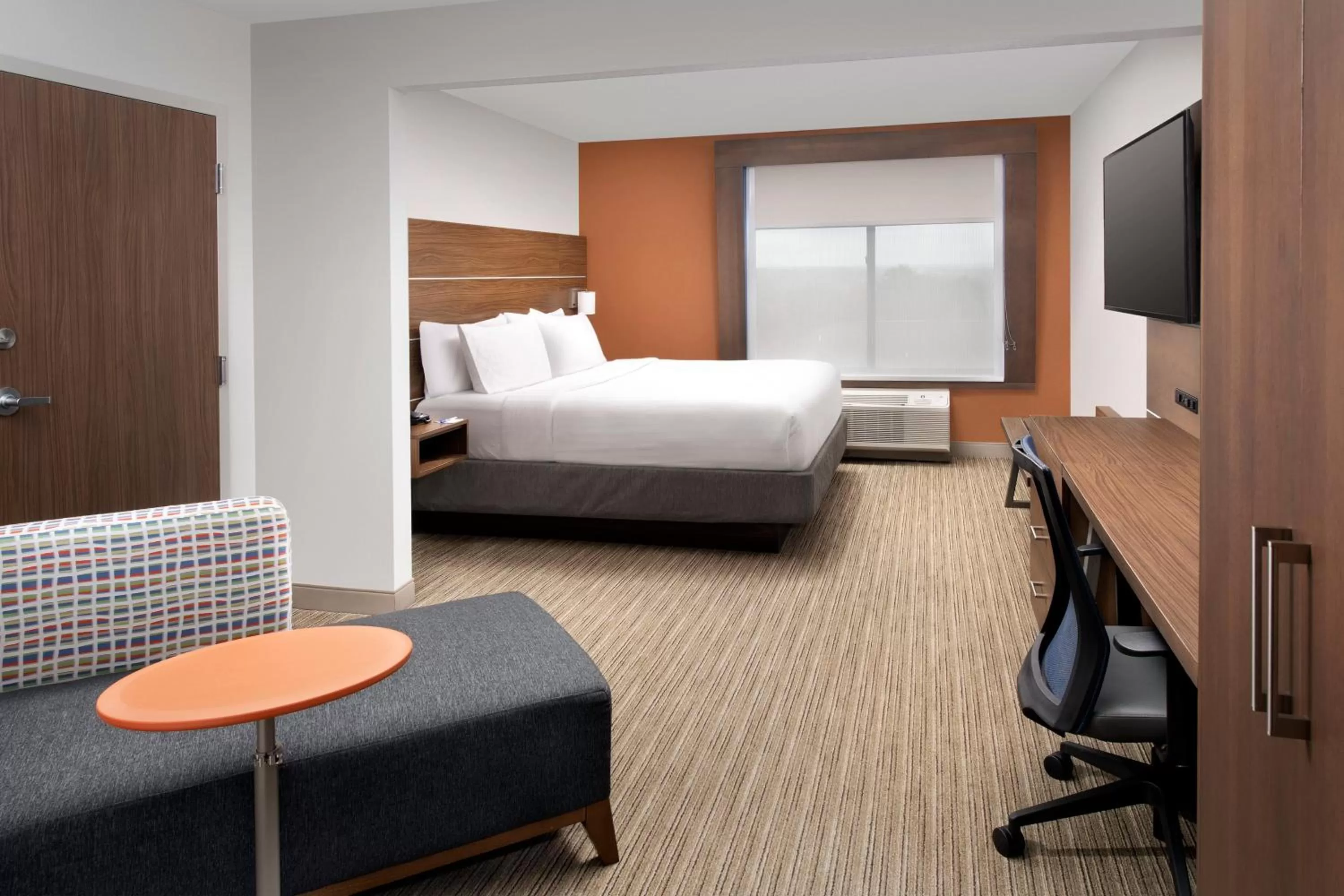 Photo of the whole room, Bed in Holiday Inn Express & Suites Baltimore - BWI Airport North by IHG