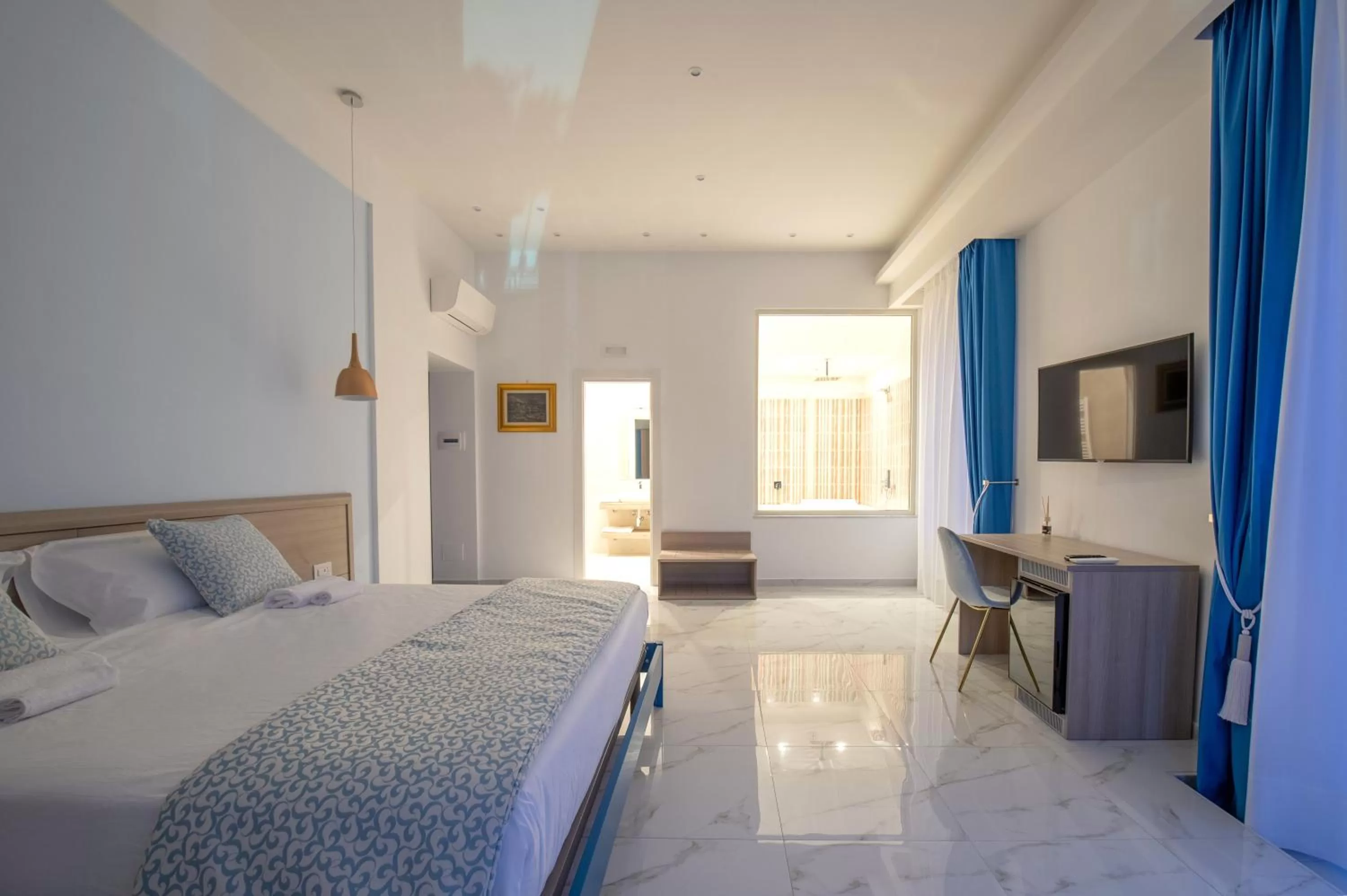 Photo of the whole room, Bed in MAIN - Municipio