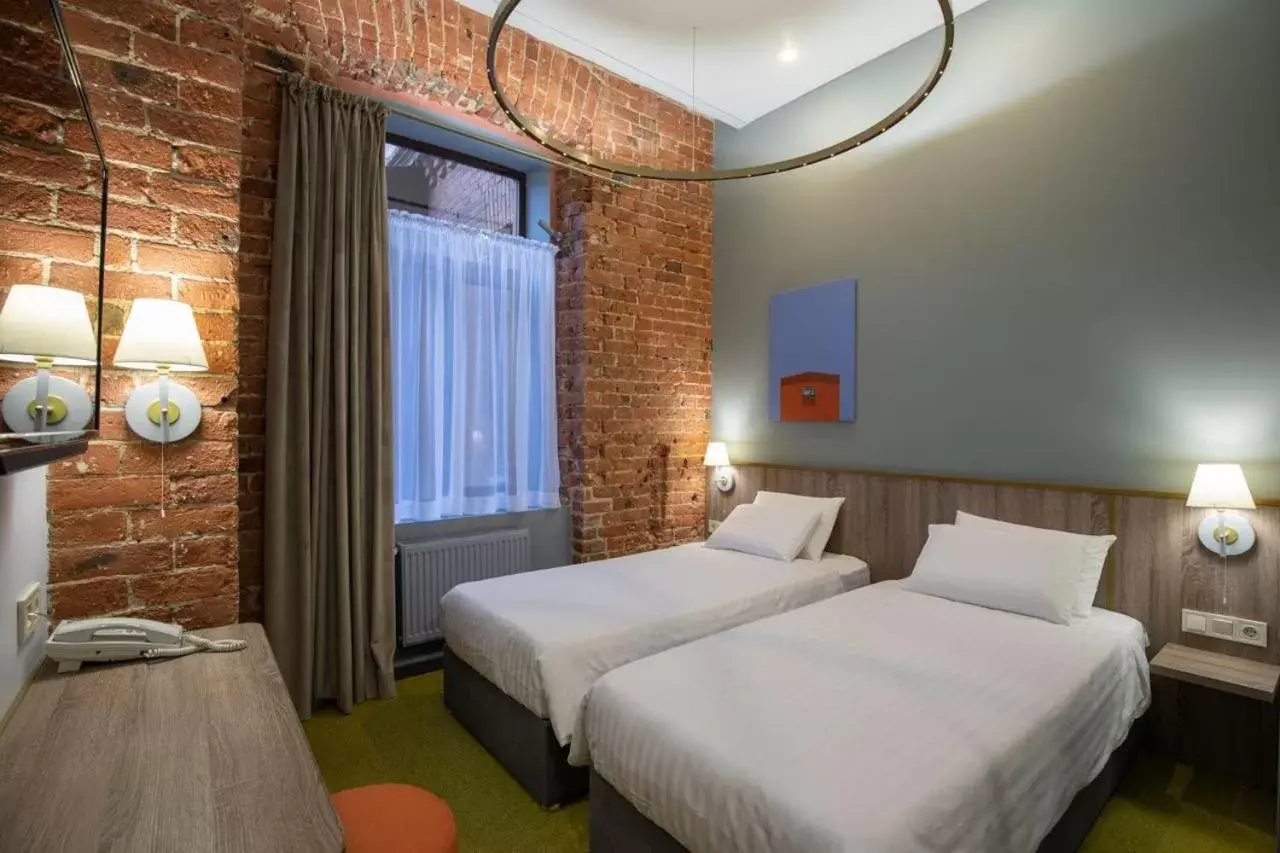 Small Double or Twin Room - single occupancy in Four Rooms City Small Double or Twin Room - single occupancy in Four Rooms City