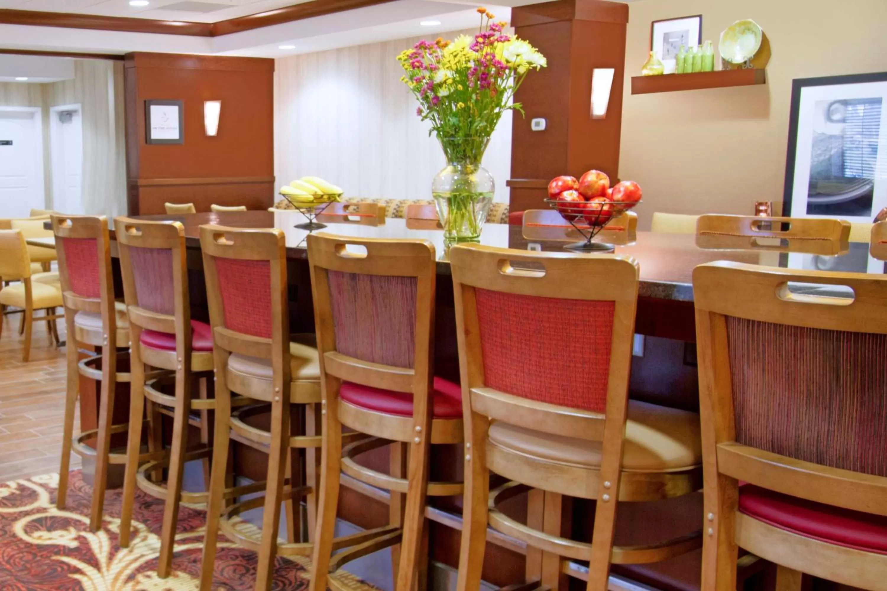 Dining area in Hampton Inn Bangor
