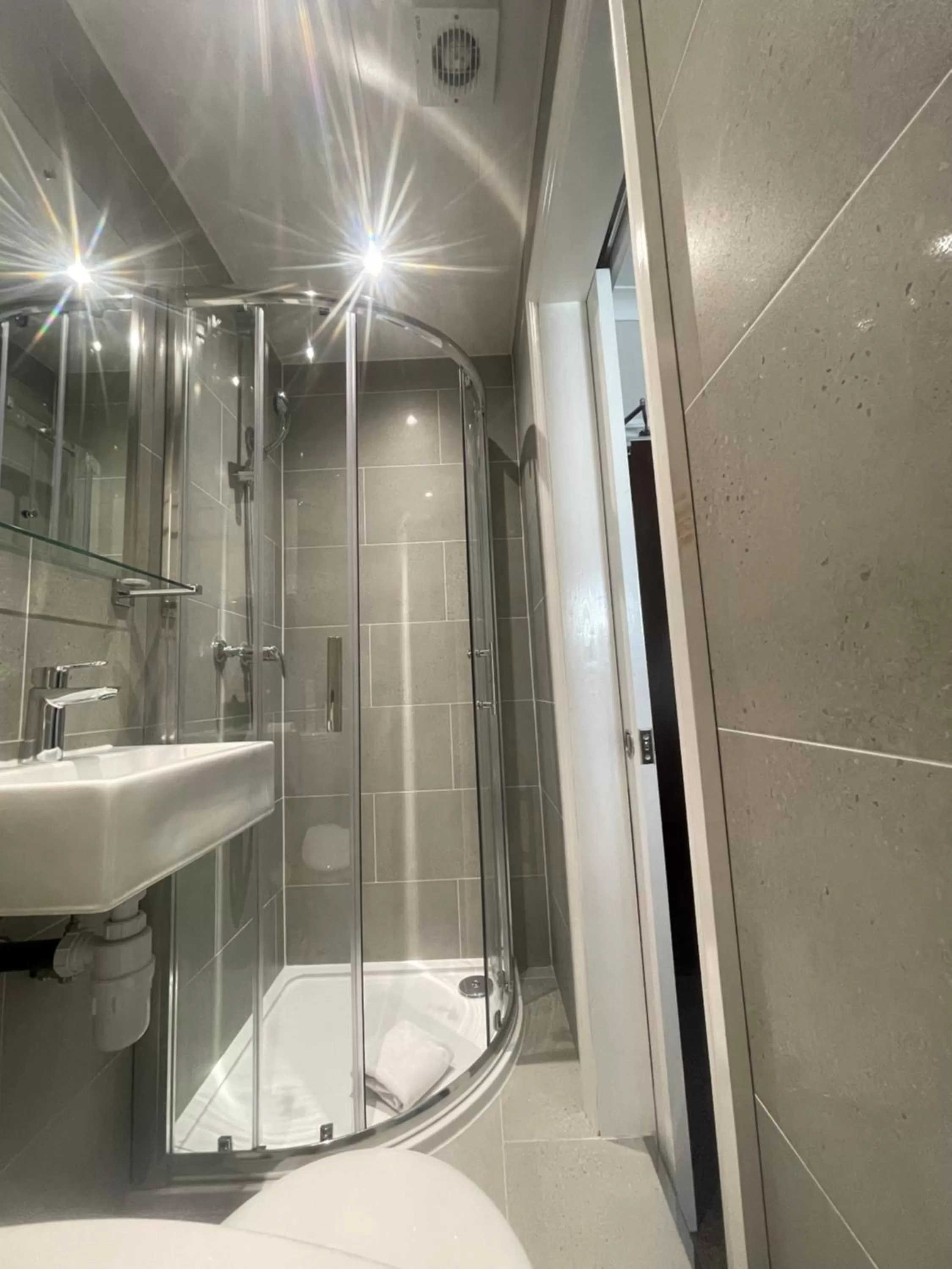 Bathroom in Lords Hotel