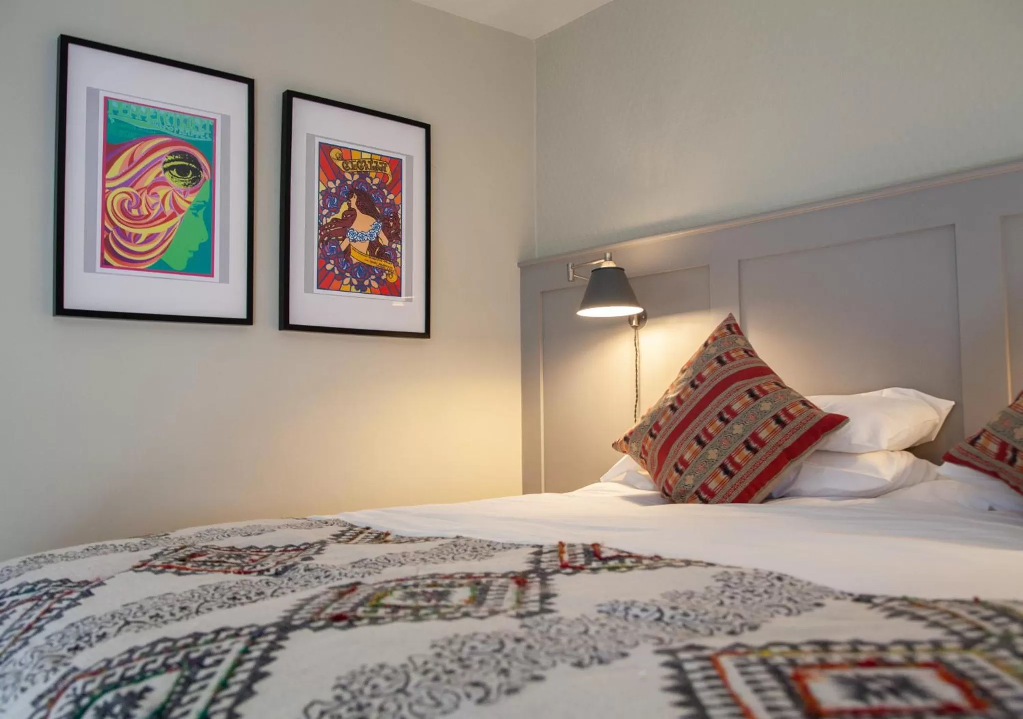 Bedroom, Bed in The Kings Arms Hotel