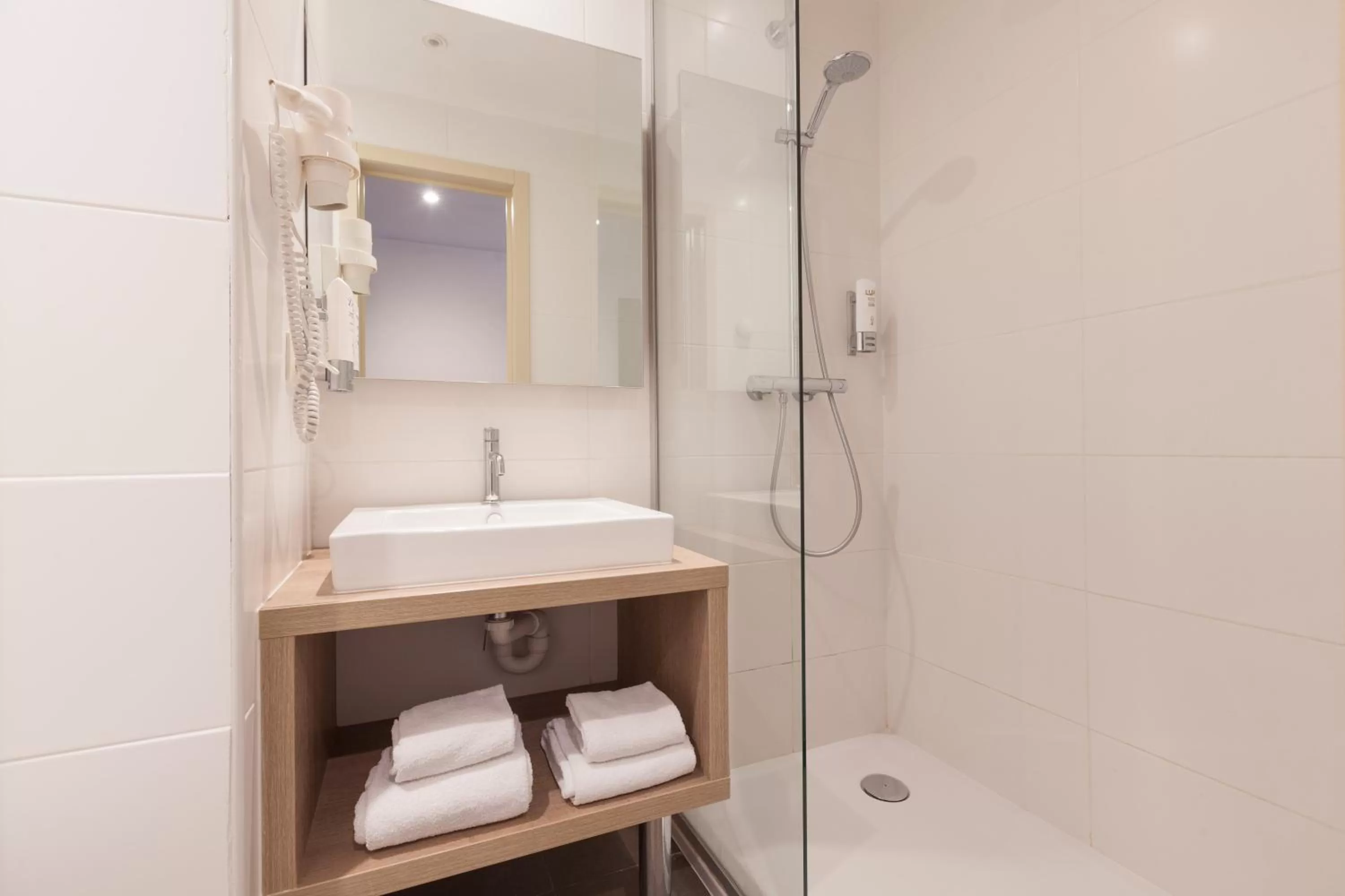 Shower in Hotel Villa Royale