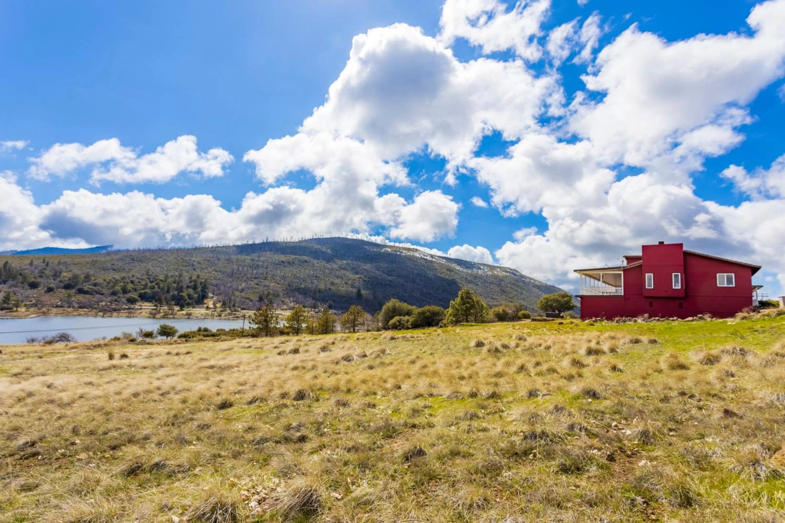 Natural landscape in Quiet Mind Mountain Lodge, Retreat & Spa
