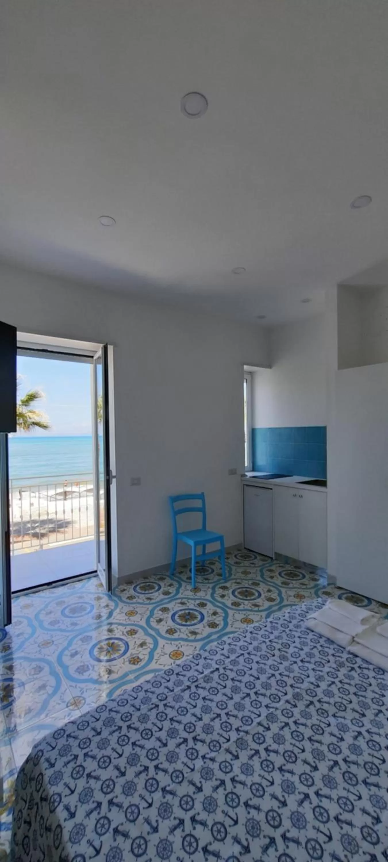 TV/Entertainment Center in B & Beach
