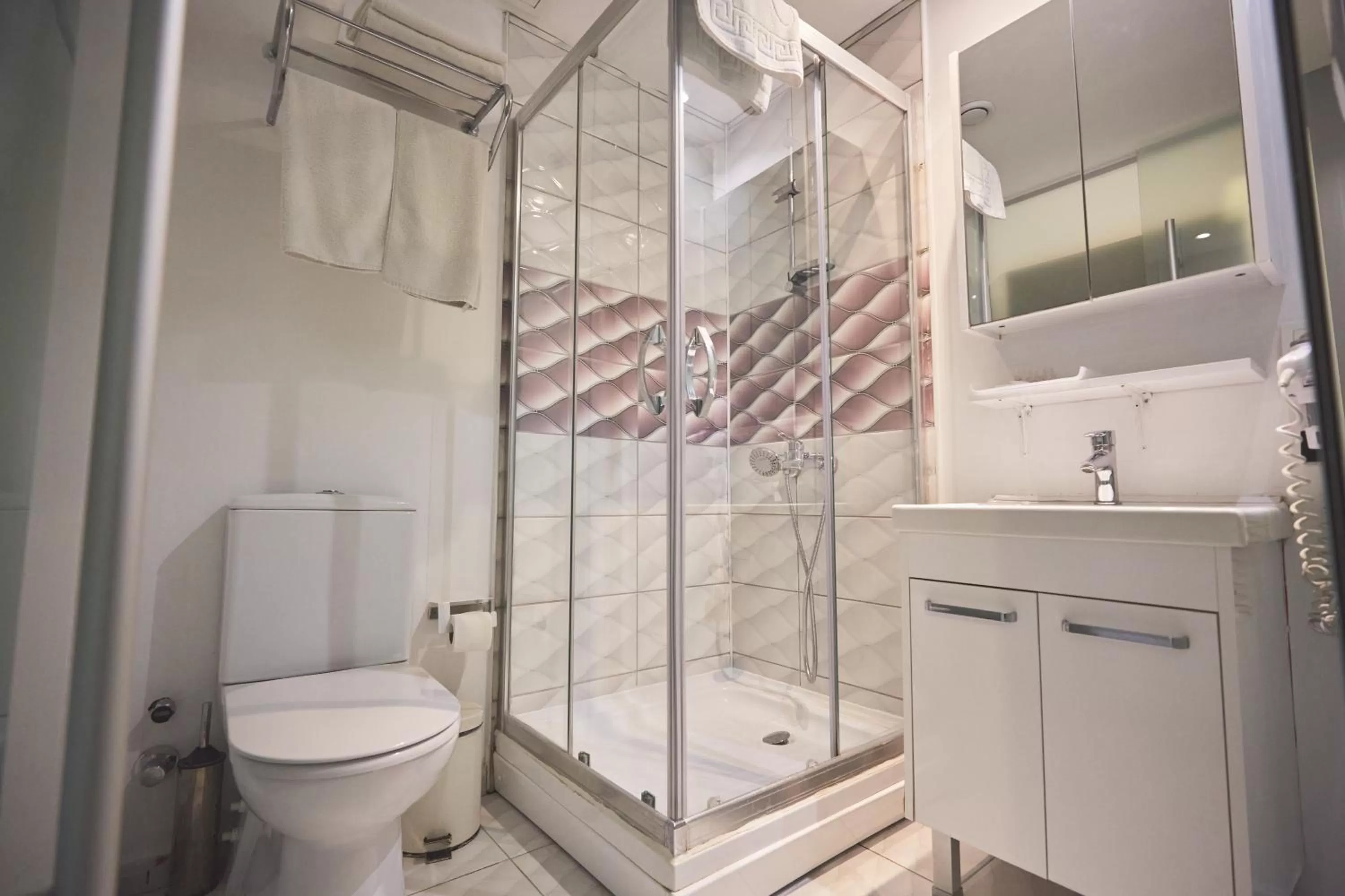 Shower in Albatros Hagia Sophia Hotel