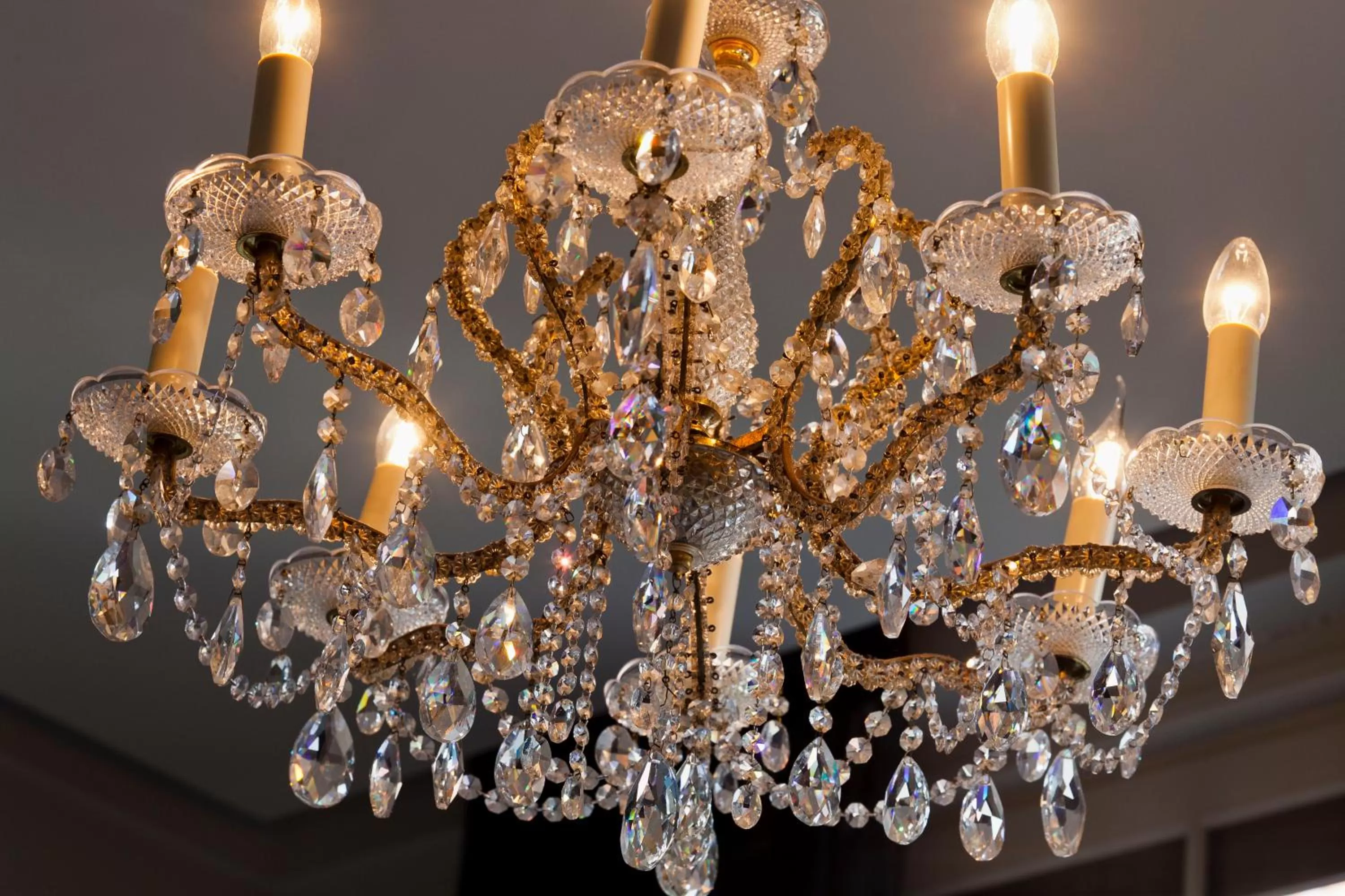 Decorative detail in Hotel Diamonds and Pearls