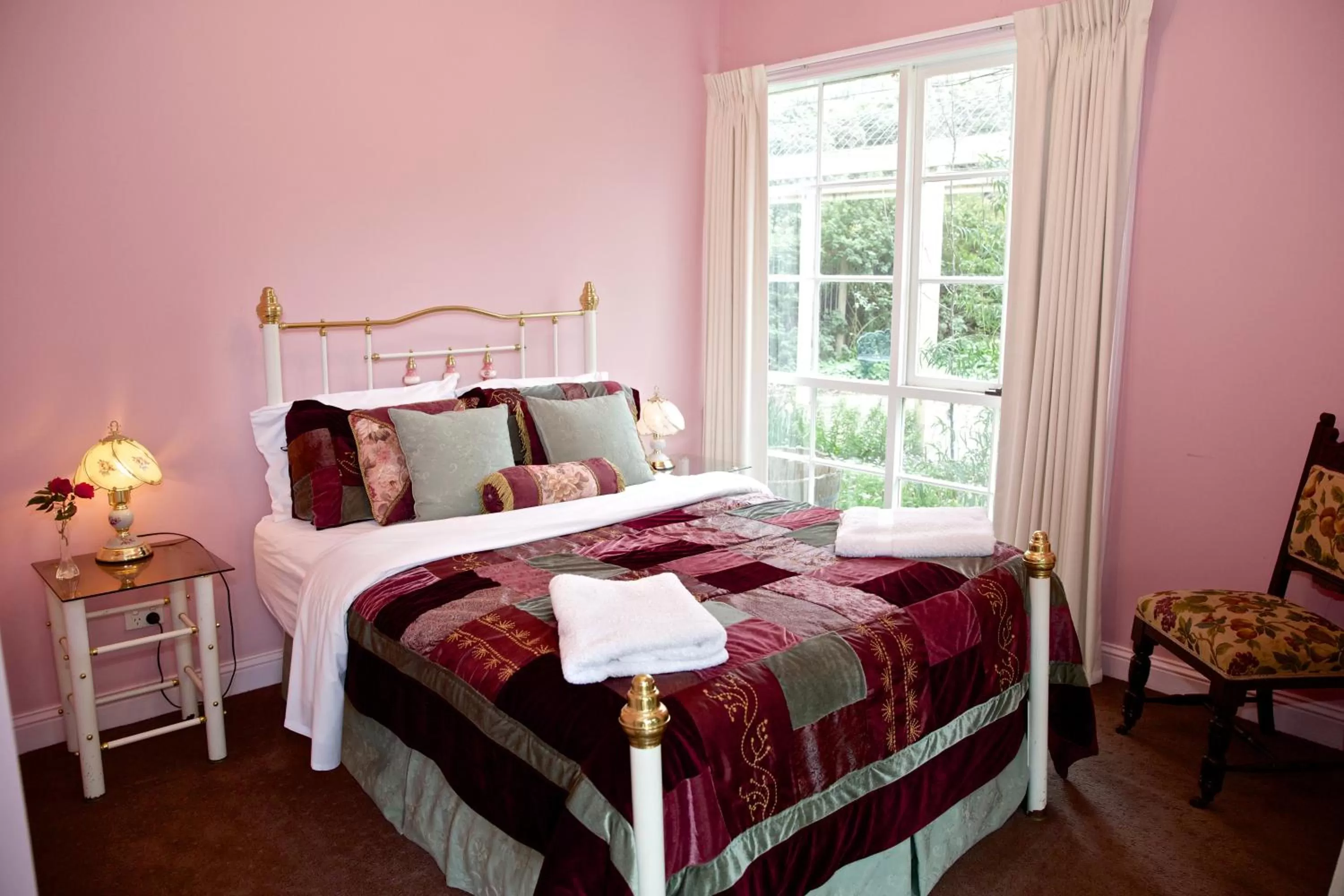 Bedroom, Bed in Holly Lane Mews