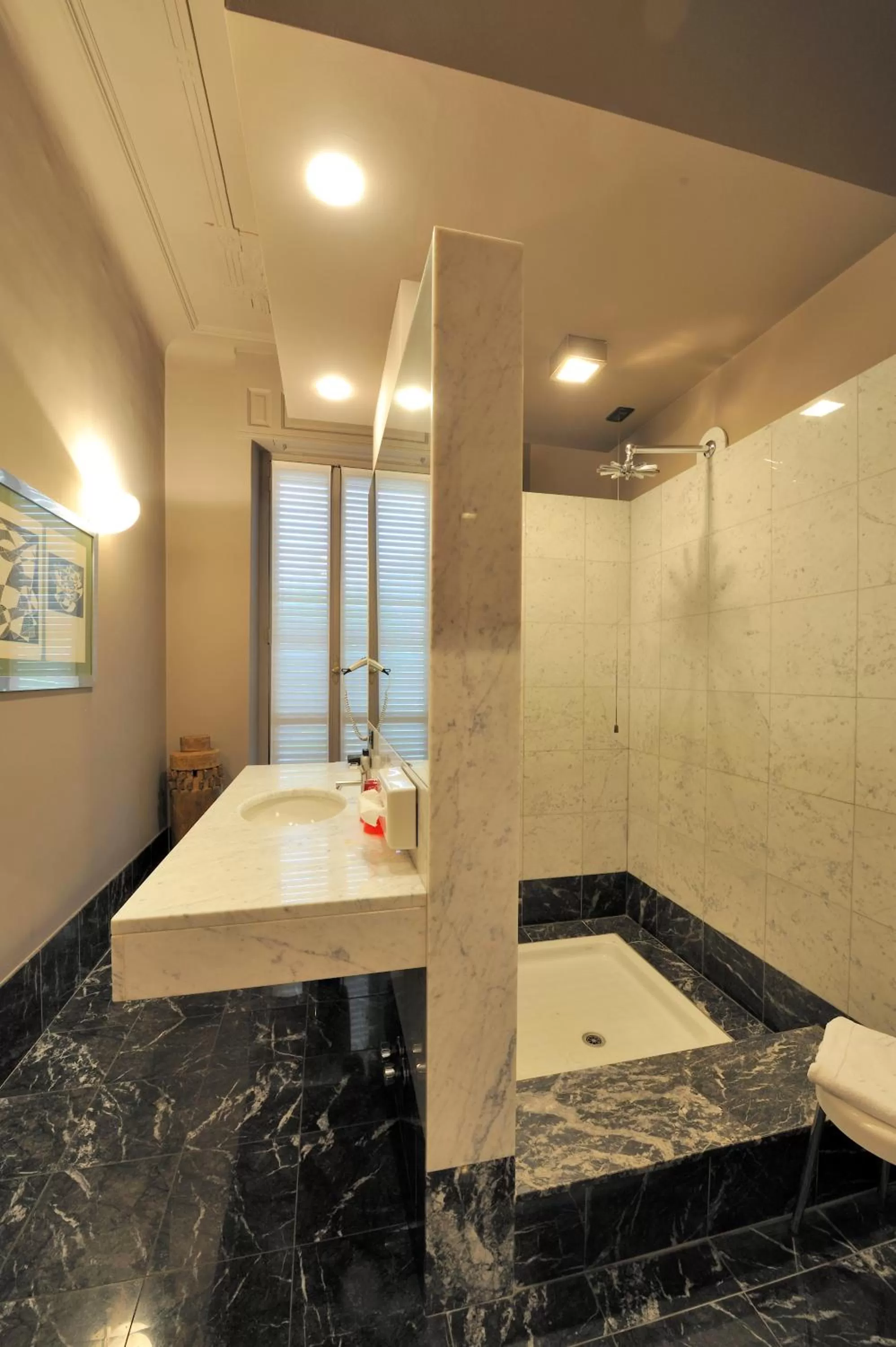 Shower in Art Hotel Boston