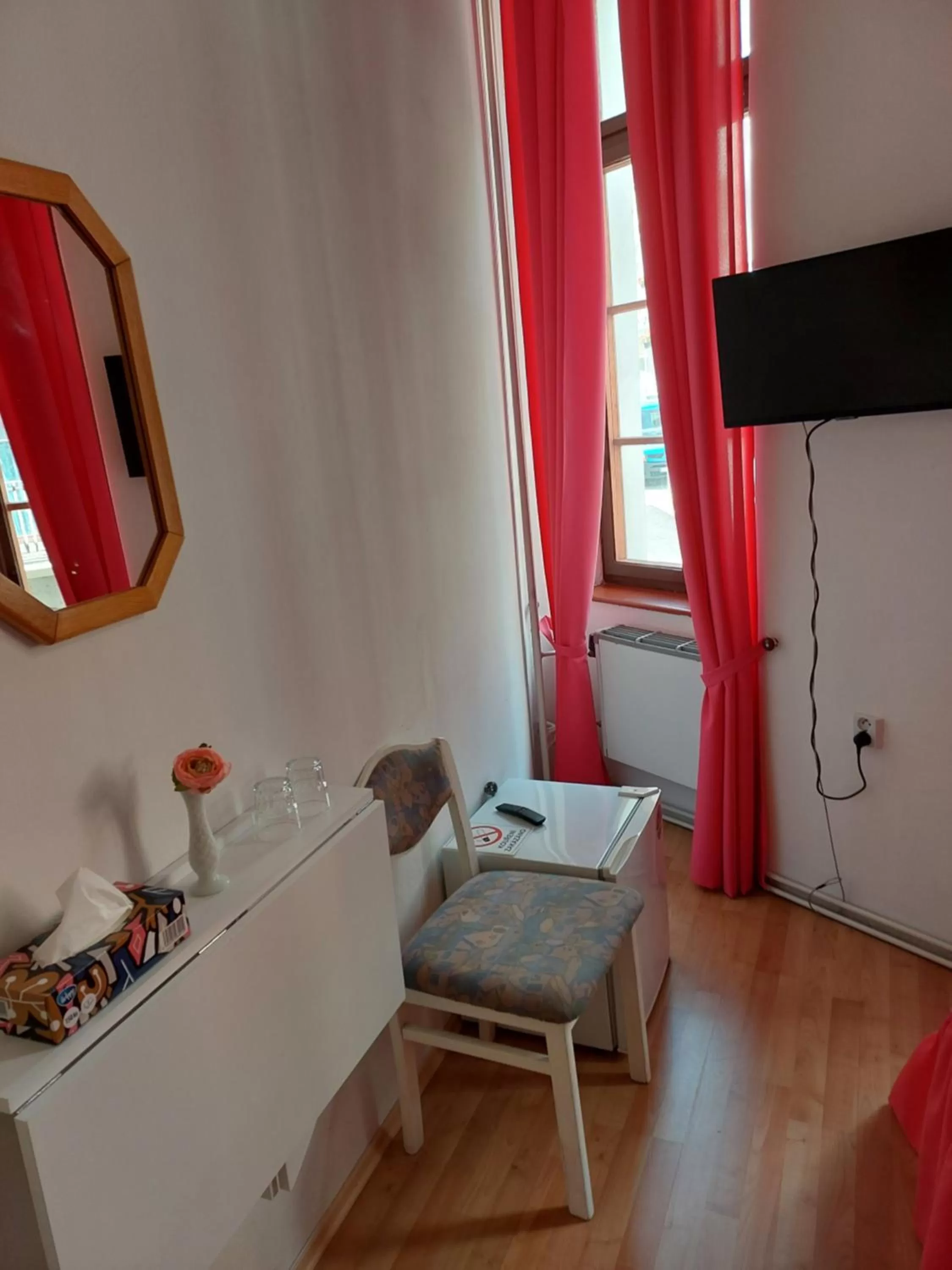 TV/Entertainment Center in Hotel Asila