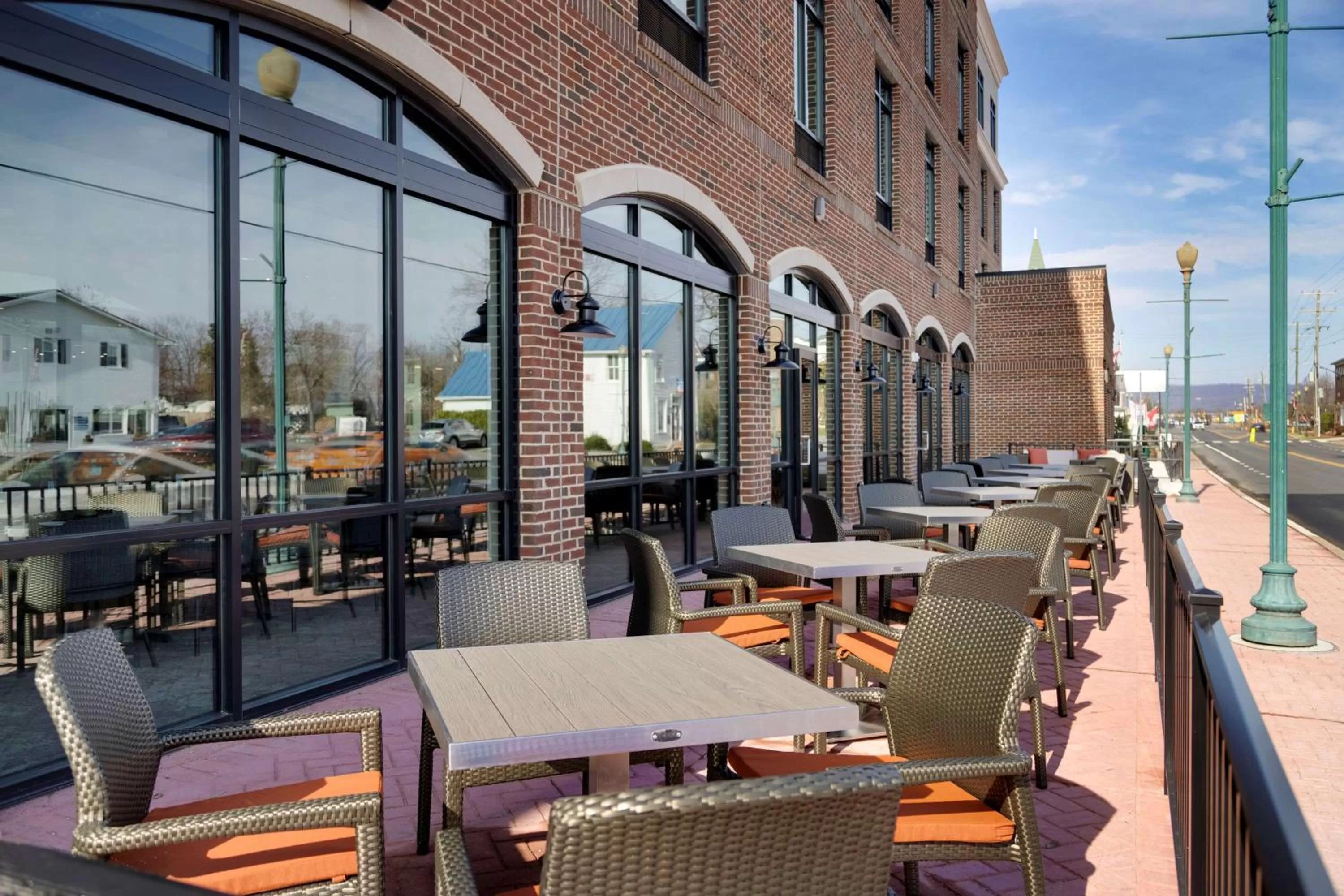 Patio in Hilton Garden Inn Haymarket