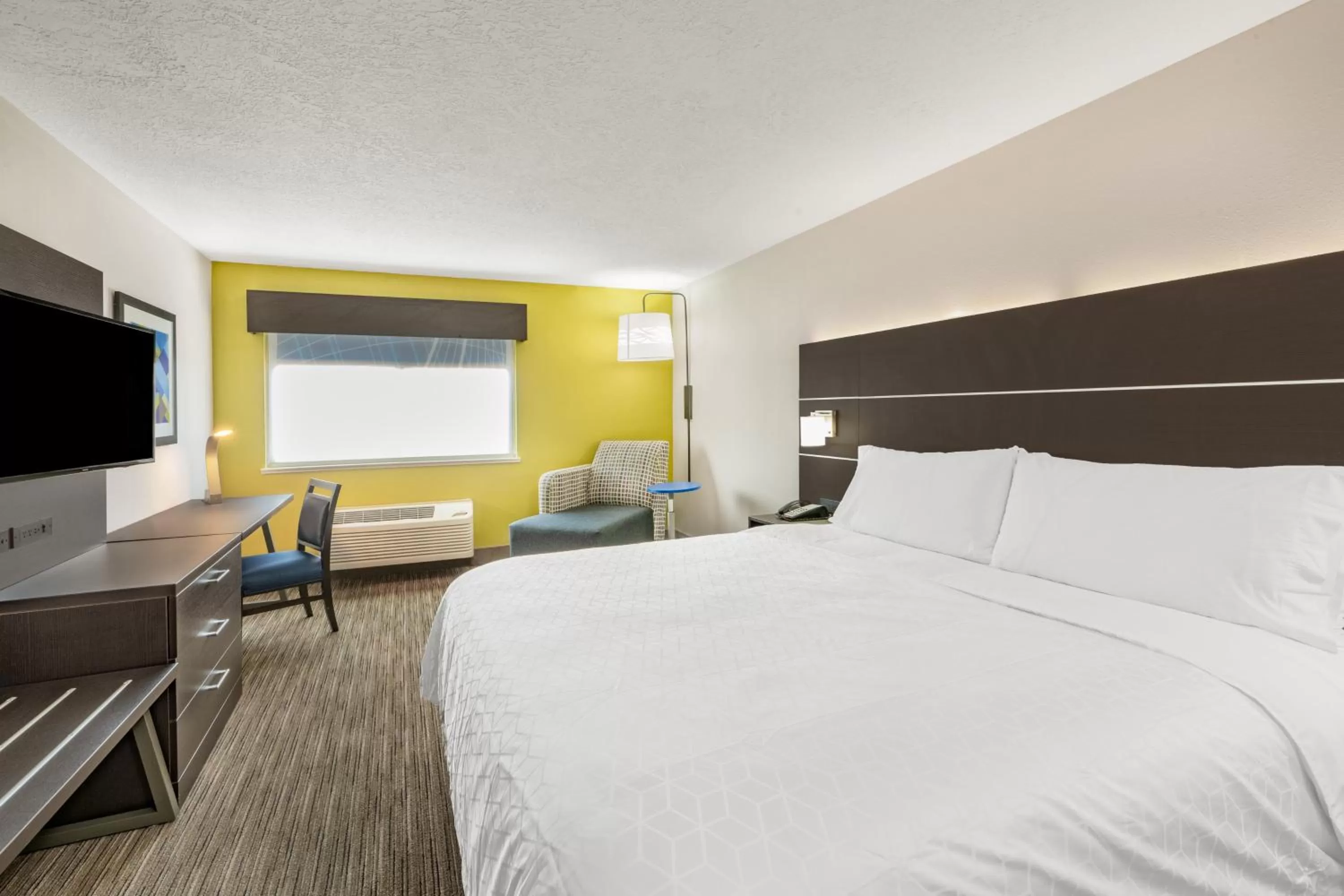 Photo of the whole room, Bed in Holiday Inn Express Hotel & Suites Albuquerque - North Balloon Fiesta Park by IHG