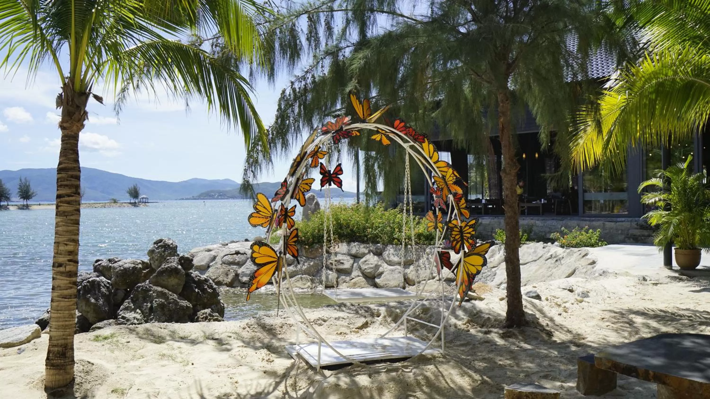 Beach in Diamond Bay Resort & Spa
