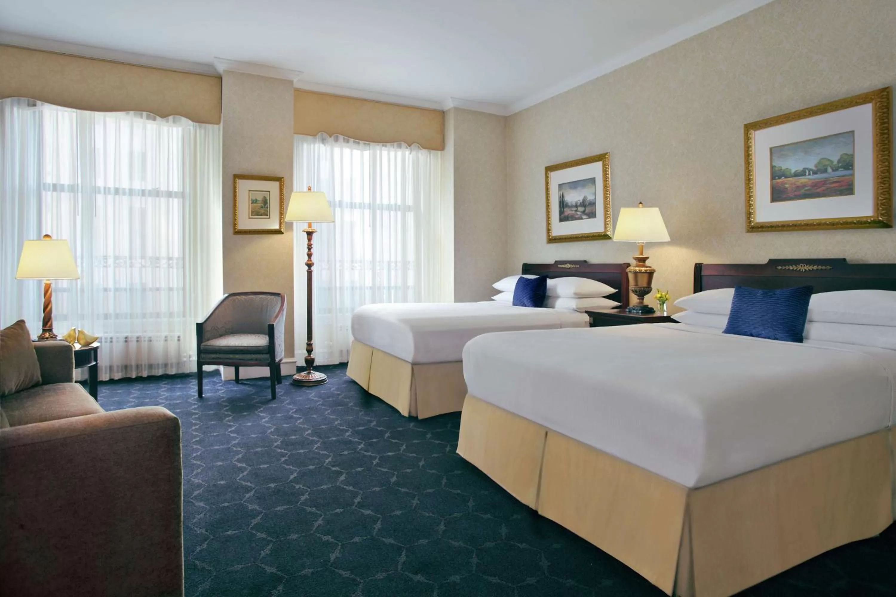 Living room, Bed in The Drake Hotel