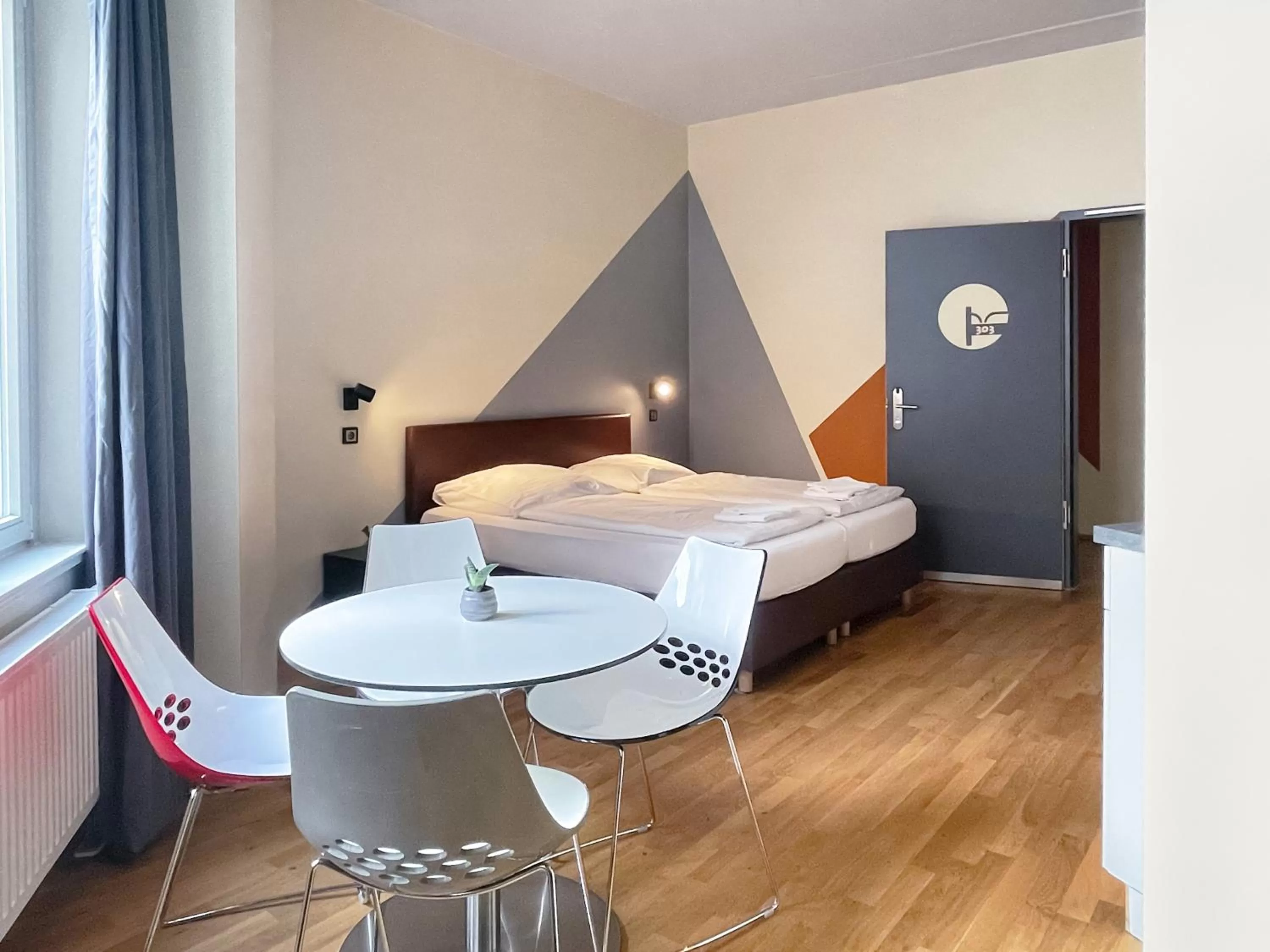 Photo of the whole room, Bed in Five Elements Hostel & Capsules Leipzig