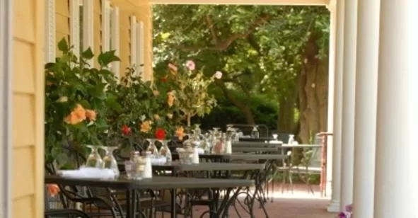 Restaurant/Places to Eat in The Robert Morris Inn