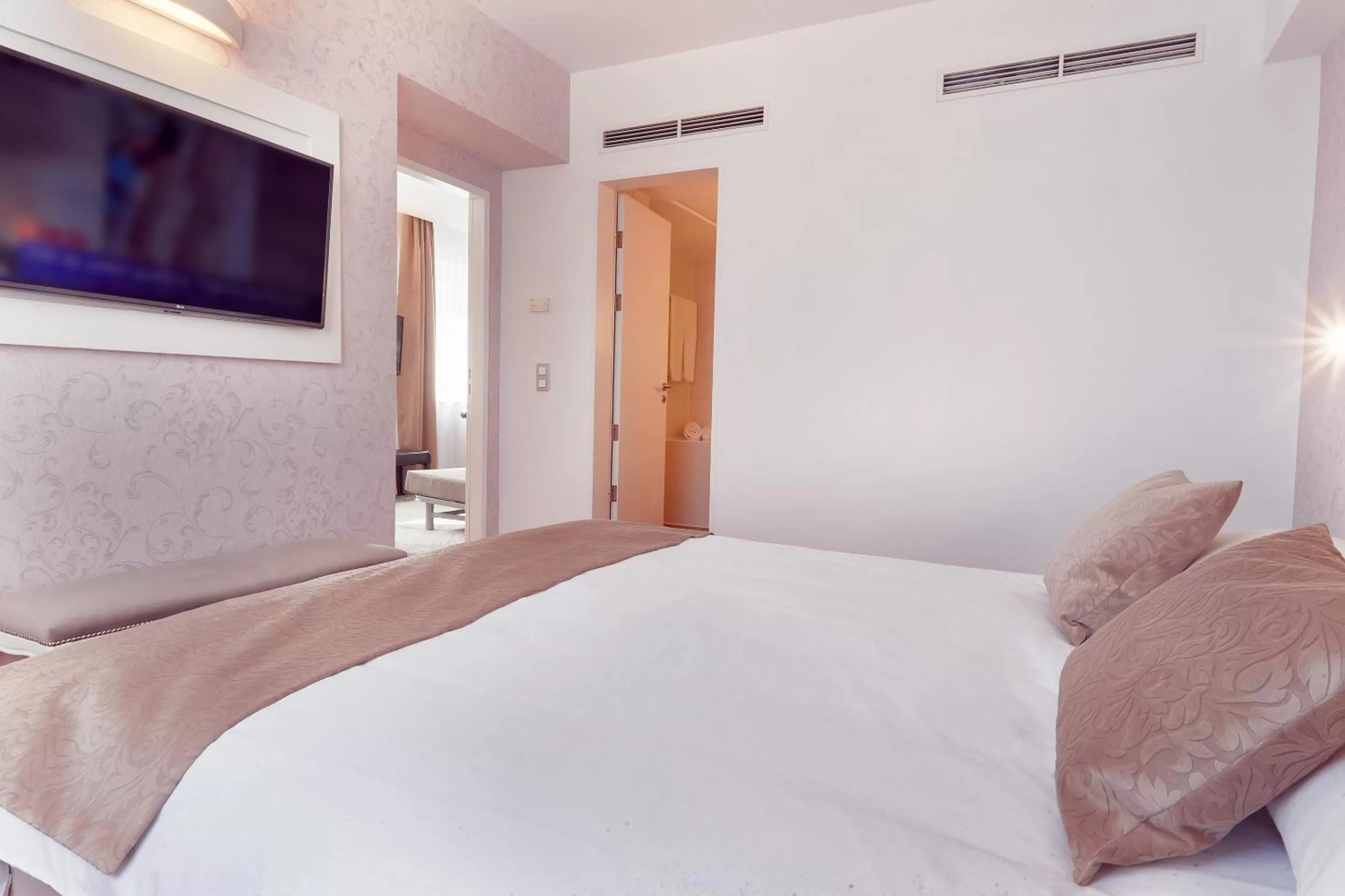 Bedroom, Bed in MyContinental Sibiu