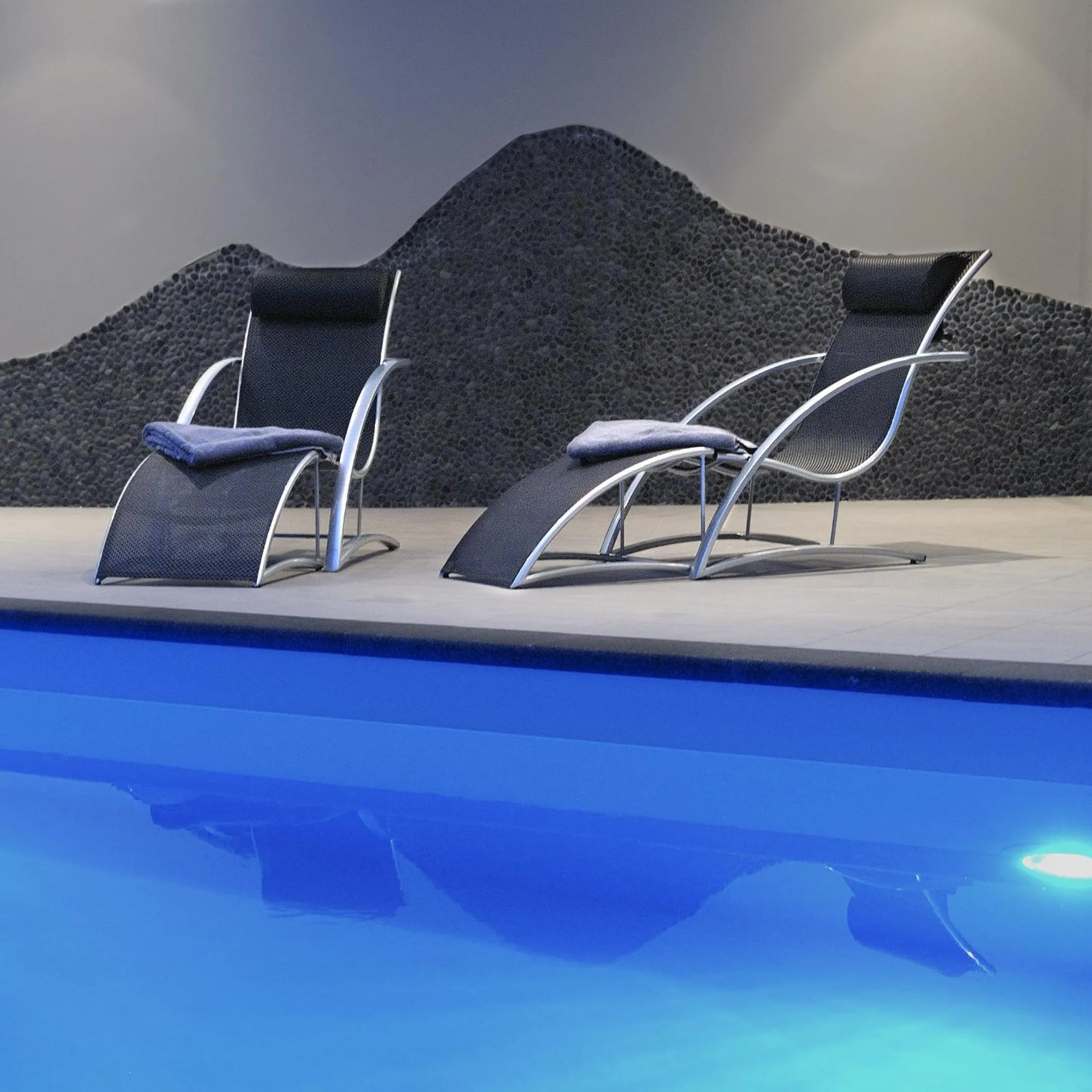 Swimming pool in Hotel Creusen