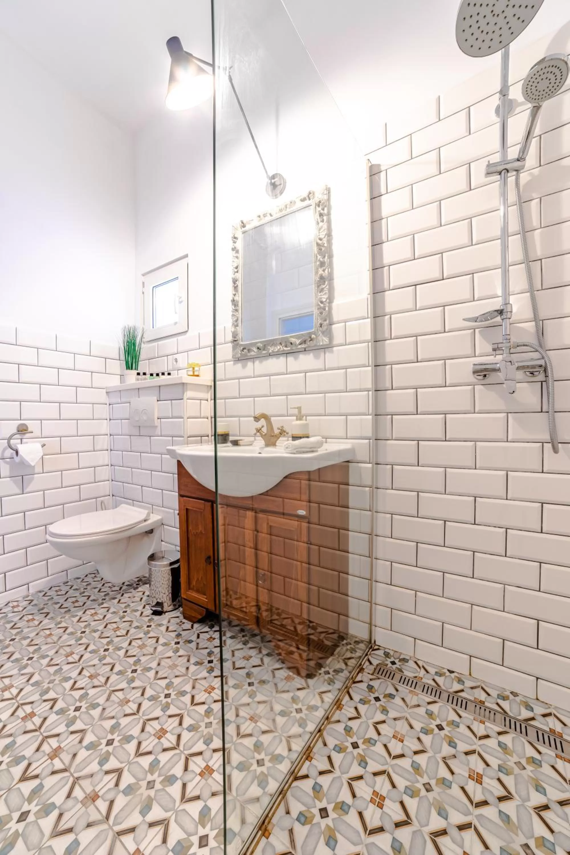 Bathroom in ALBERT RESIDENCE with PARKING