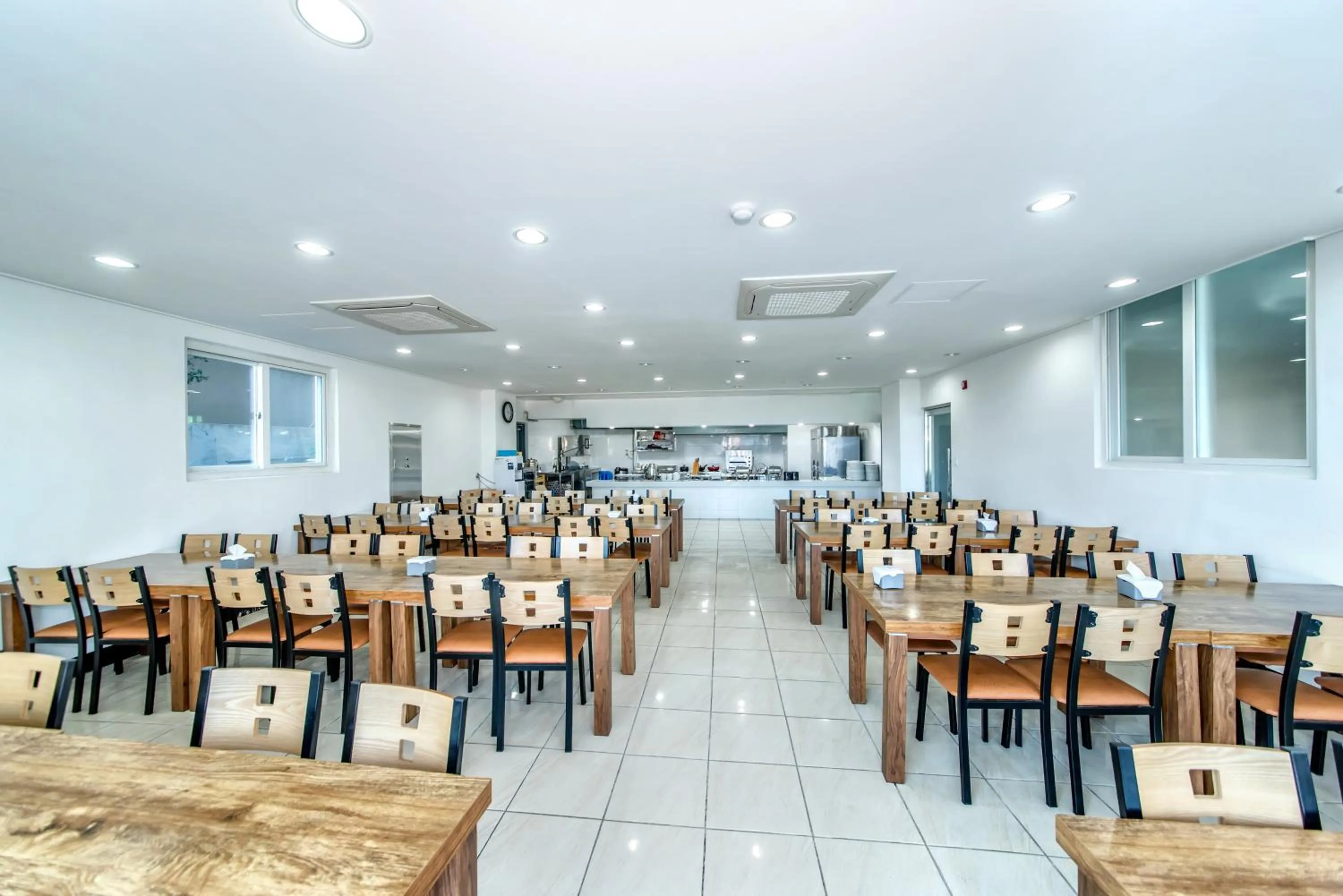 Restaurant/places to eat in Jungmoon City Hotel & J-hill Hotel