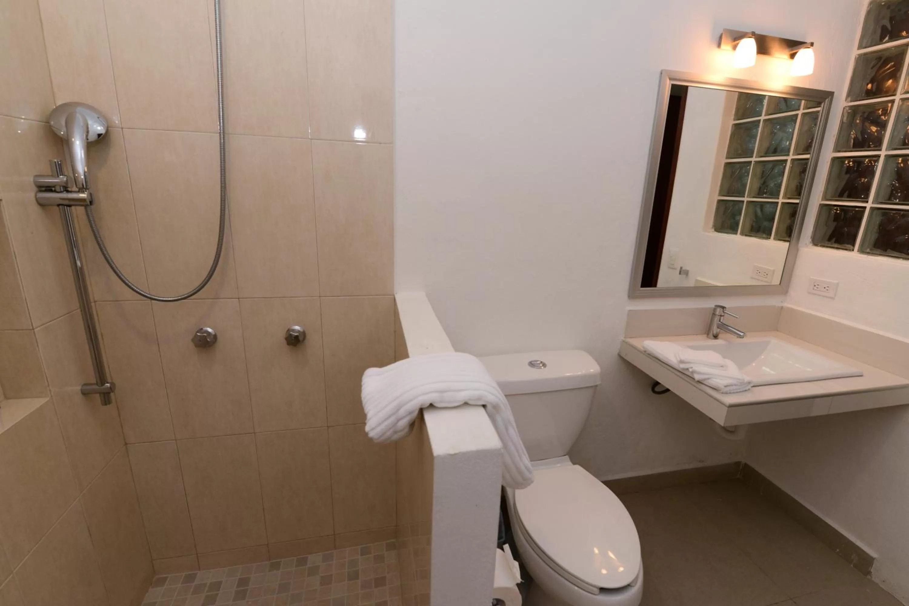 Shower in Hotel Villas Colibrí Suites & Bungalows