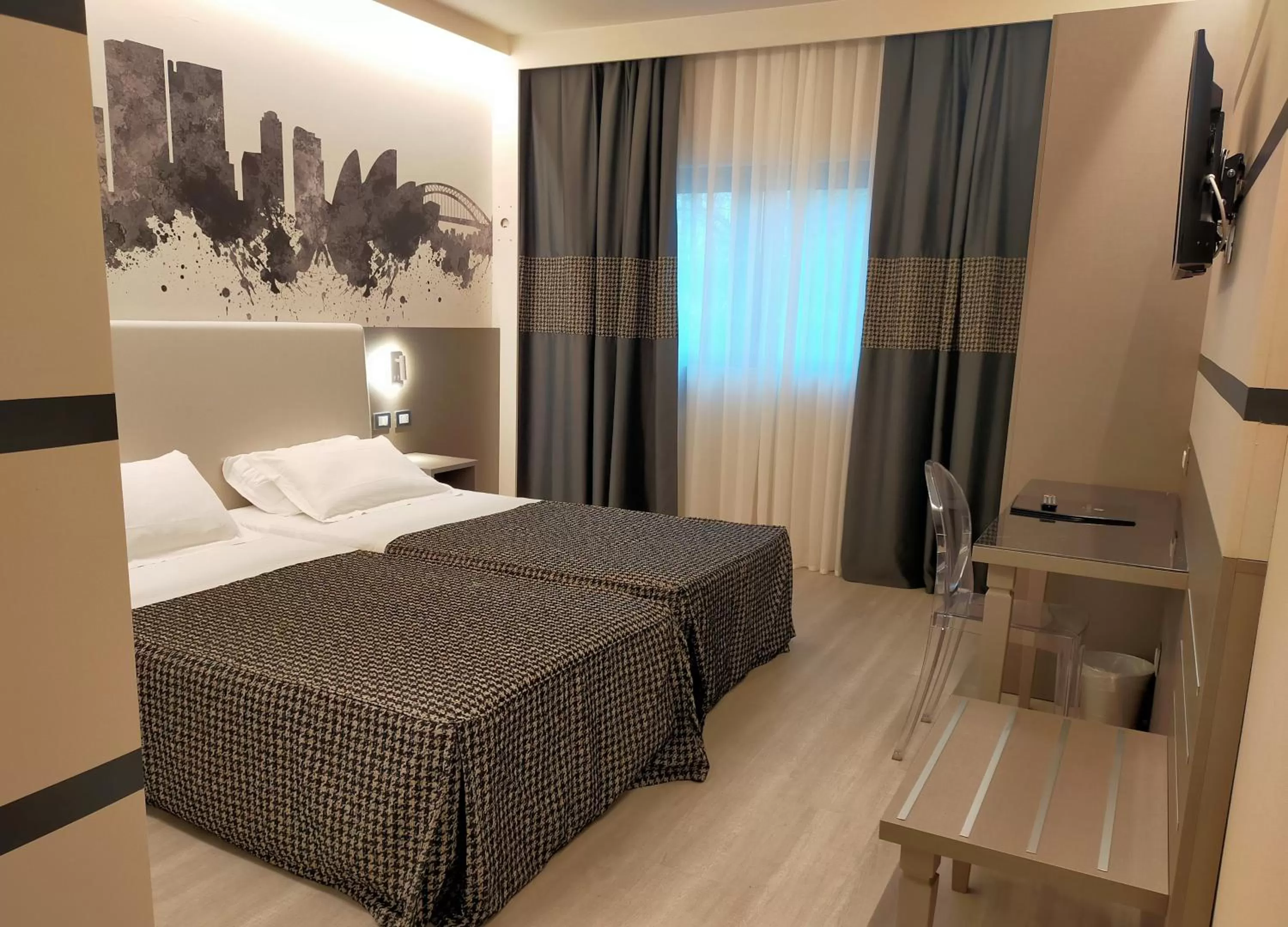 Bed in The Sydney Hotel