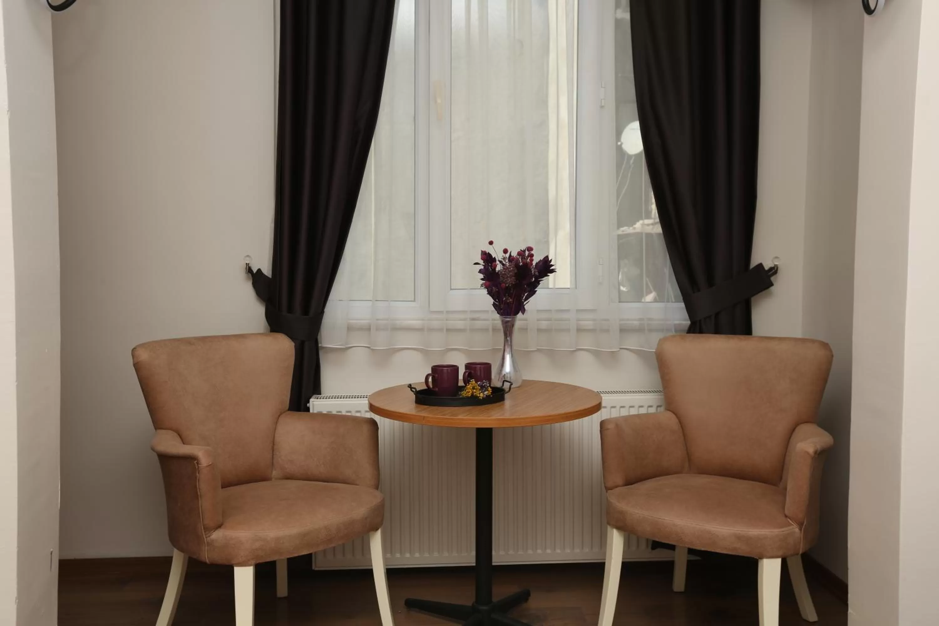 Seating area in Perazre Hotel