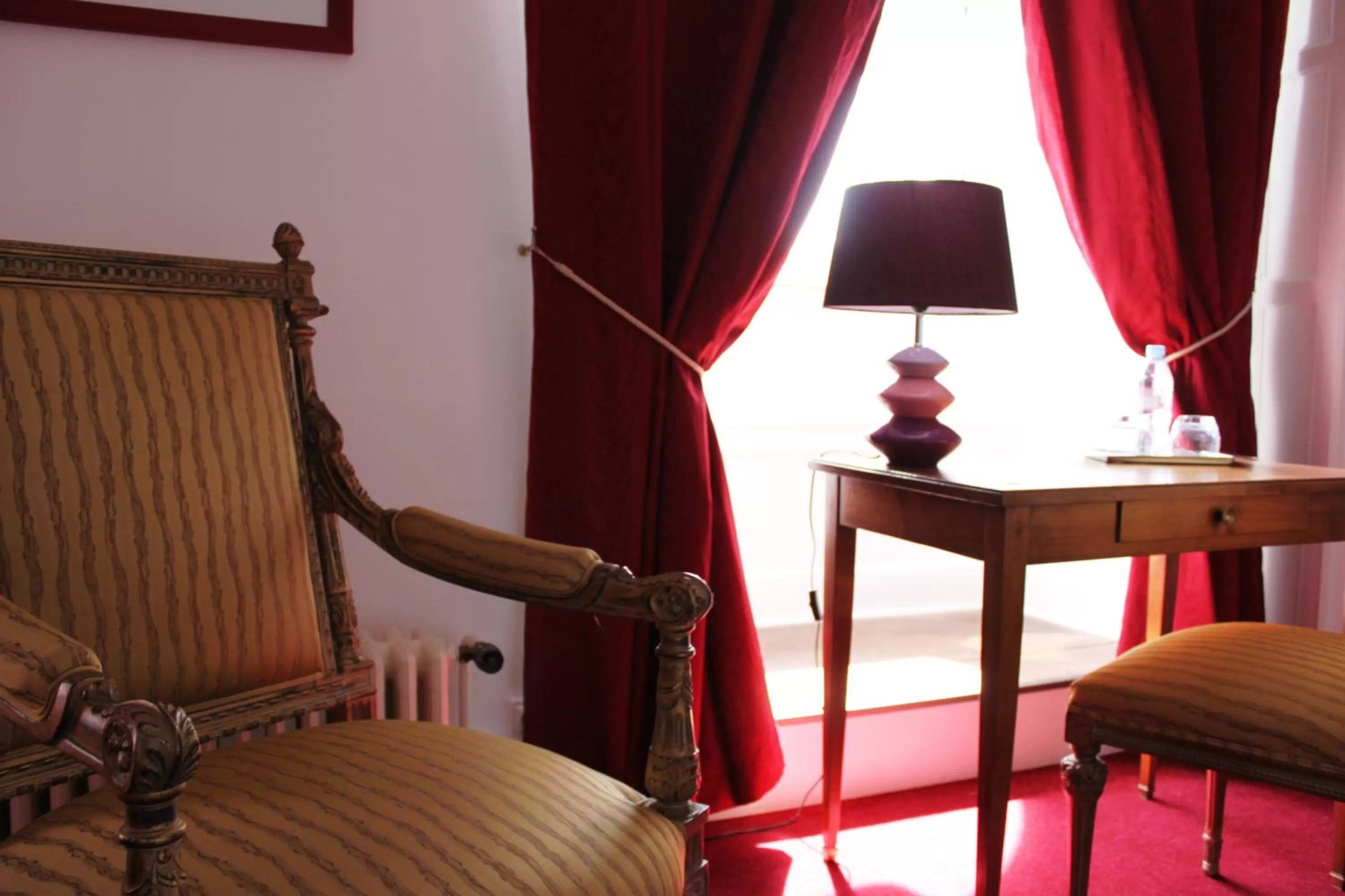 Seating area, Bed in Résidence et Chambres d'Hôtes de La Porte d'Arras
