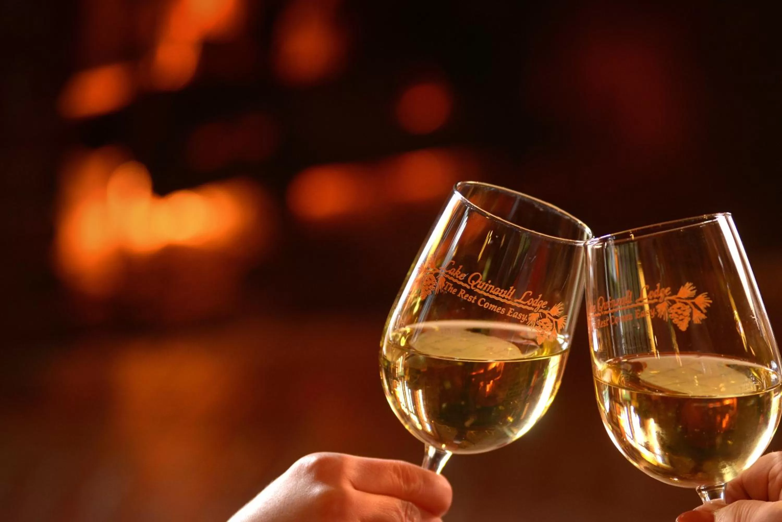 Communal lounge/ TV room in Lake Quinault Lodge