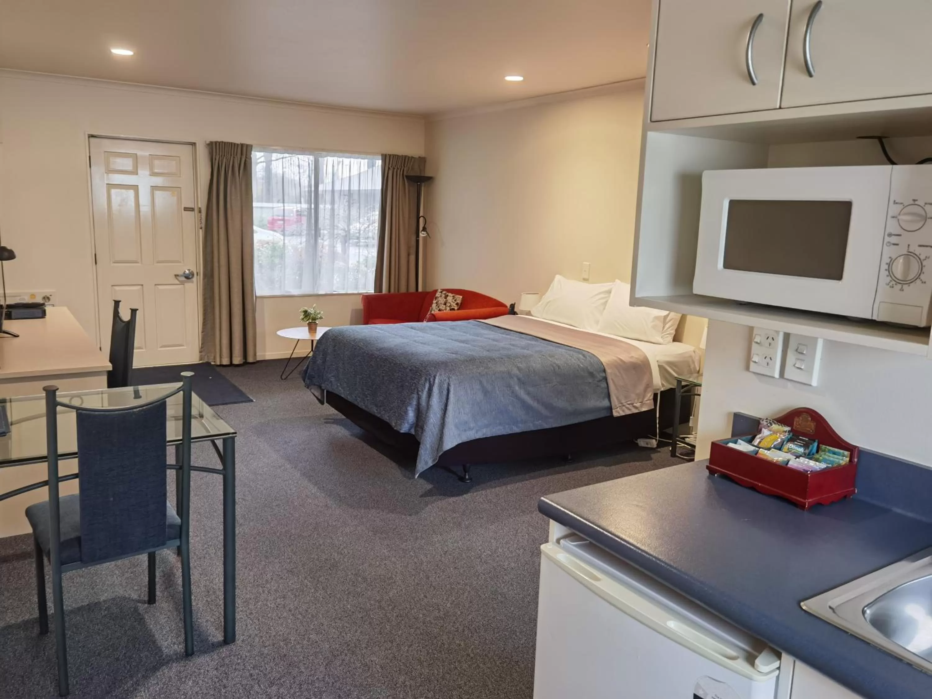 Bed in Harringtons Motor Lodge