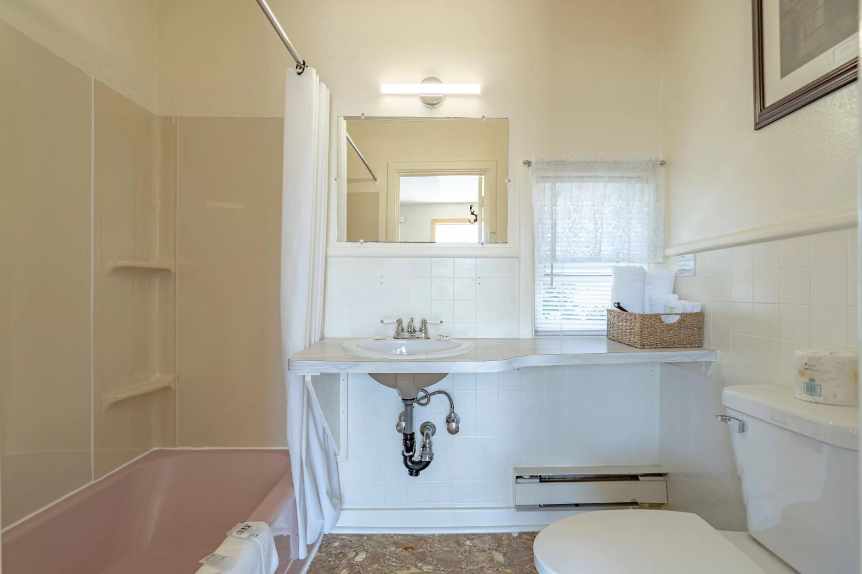 Bathroom in Novastar Motel On The Lake