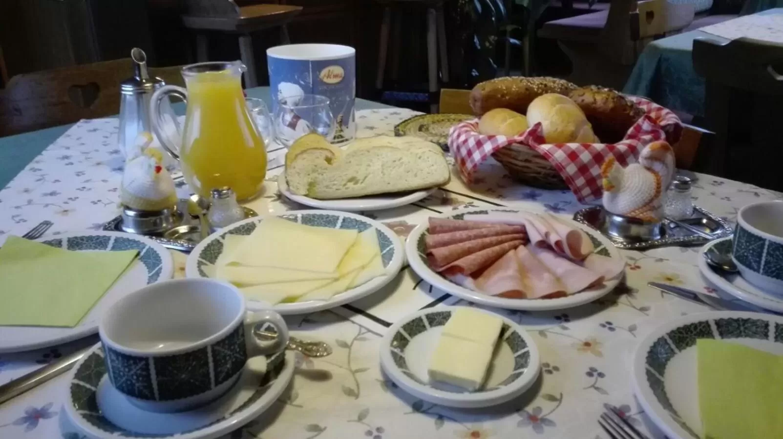 Buffet breakfast, Breakfast in Privatpension Gosaukammblick
