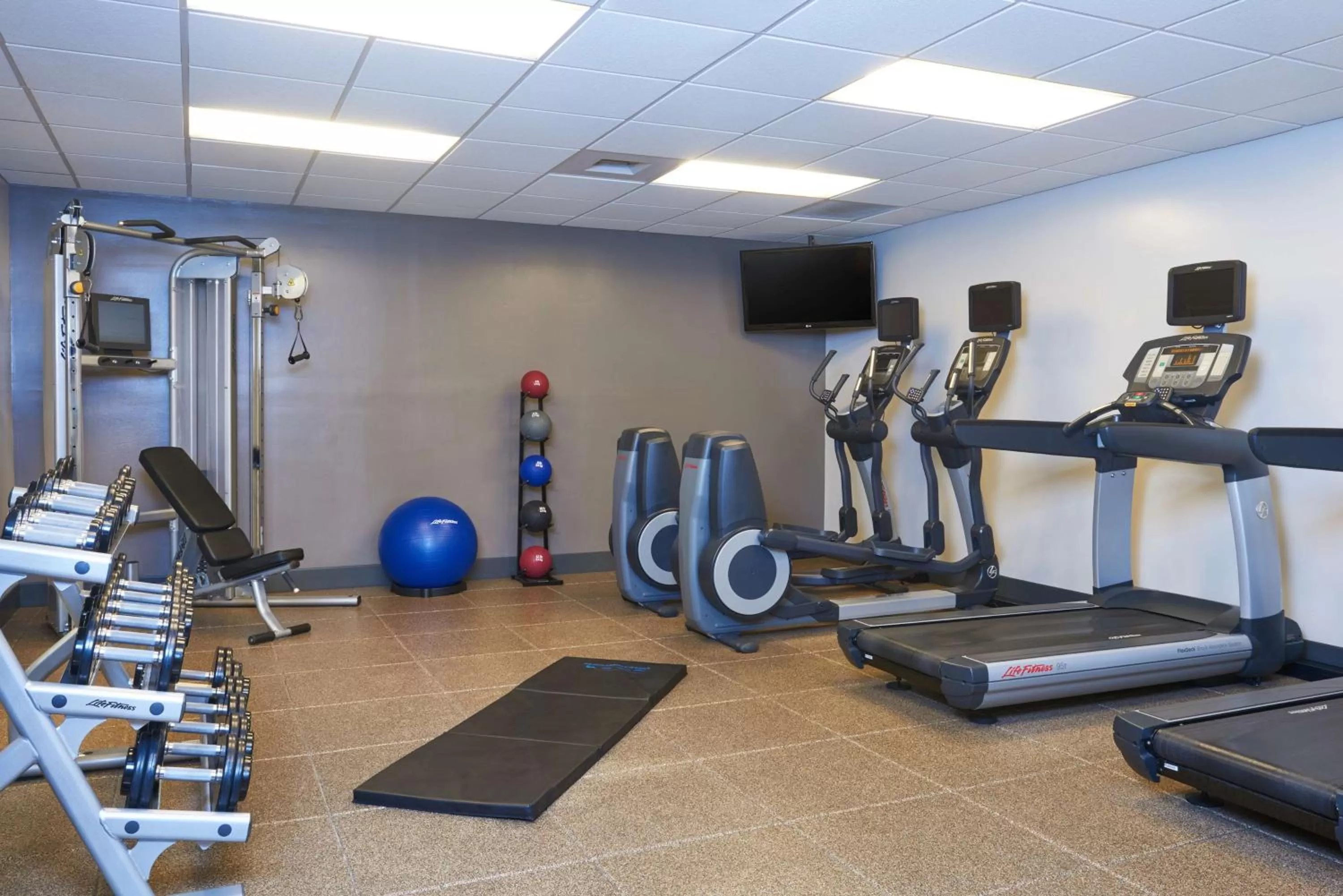 Fitness centre/facilities in DoubleTree by Hilton Fresno Convention Center