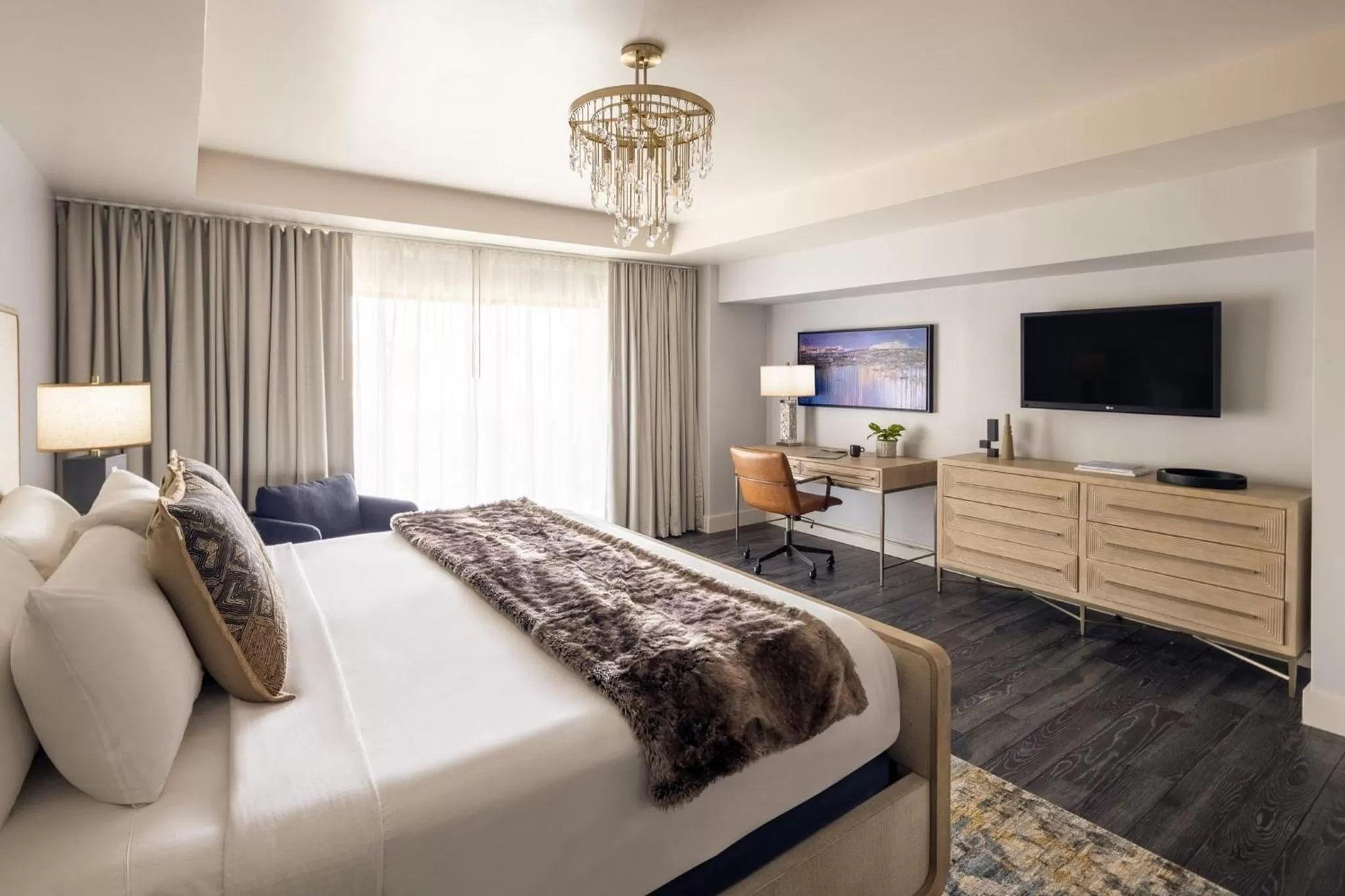 Photo of the whole room, Bed in Crowne Plaza Phoenix - Chandler Golf Resort by IHG