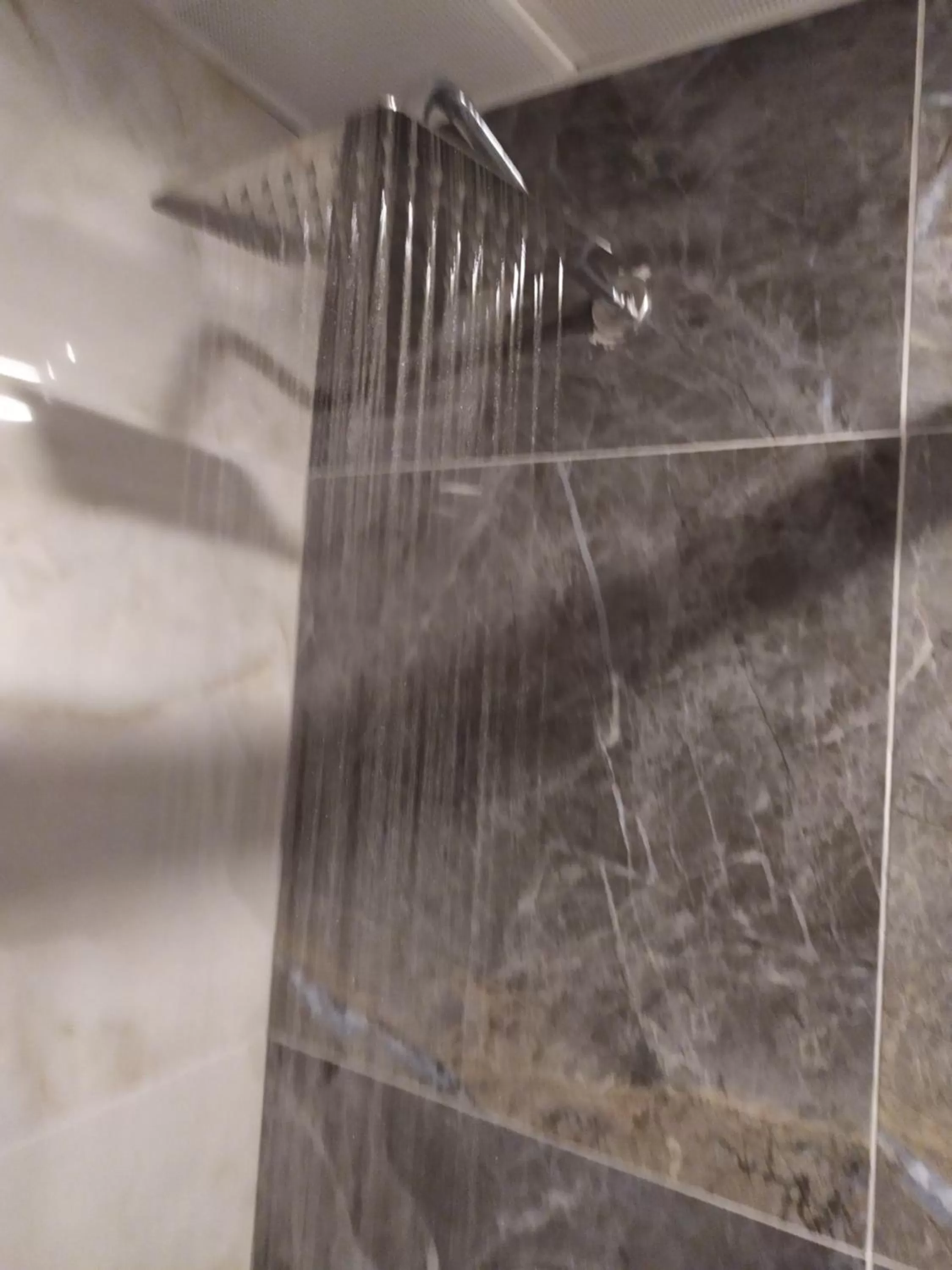 Shower in Golden Street Hotel