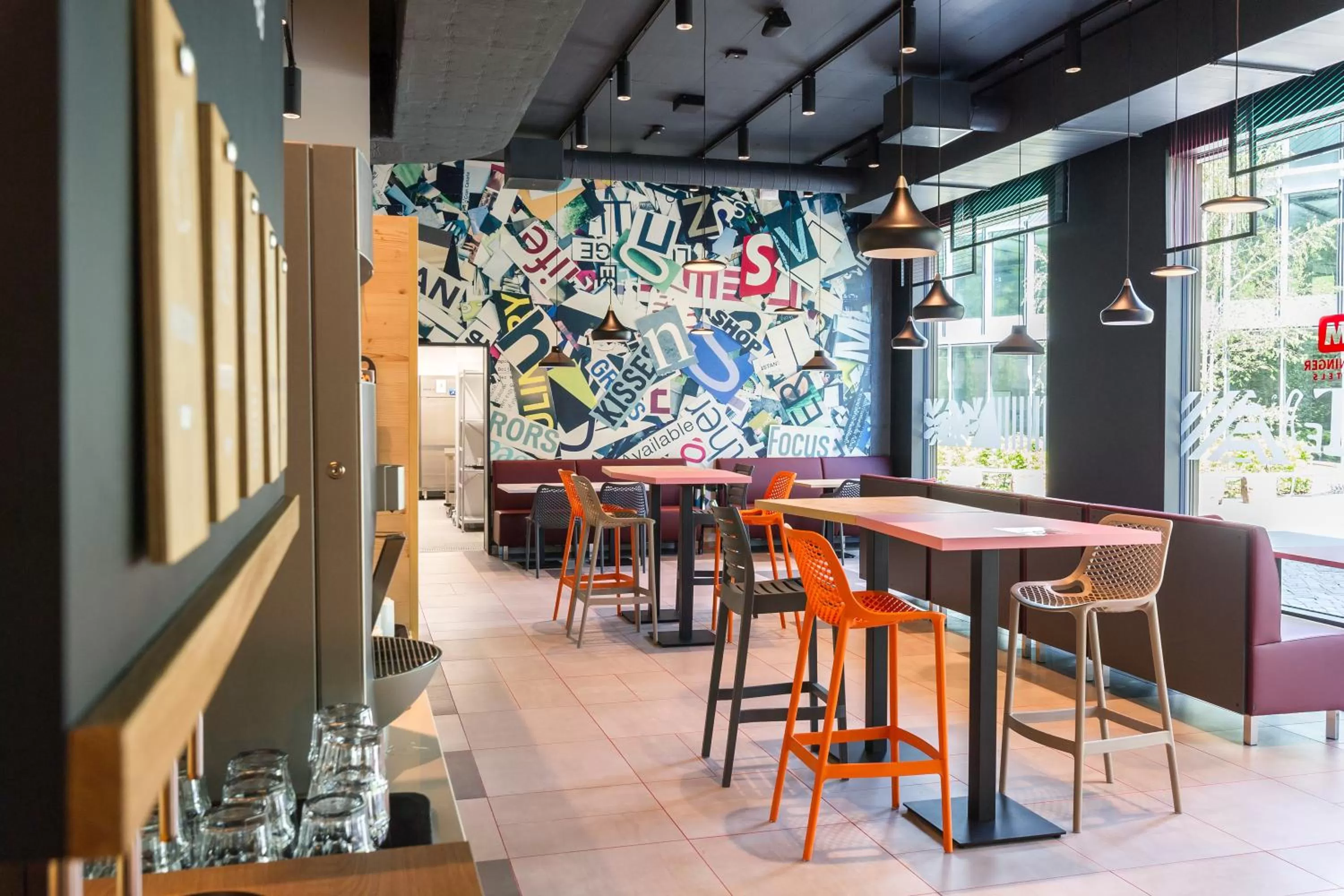 Lounge or bar, Restaurant/Places to Eat in MEININGER Hotel Zürich Greencity