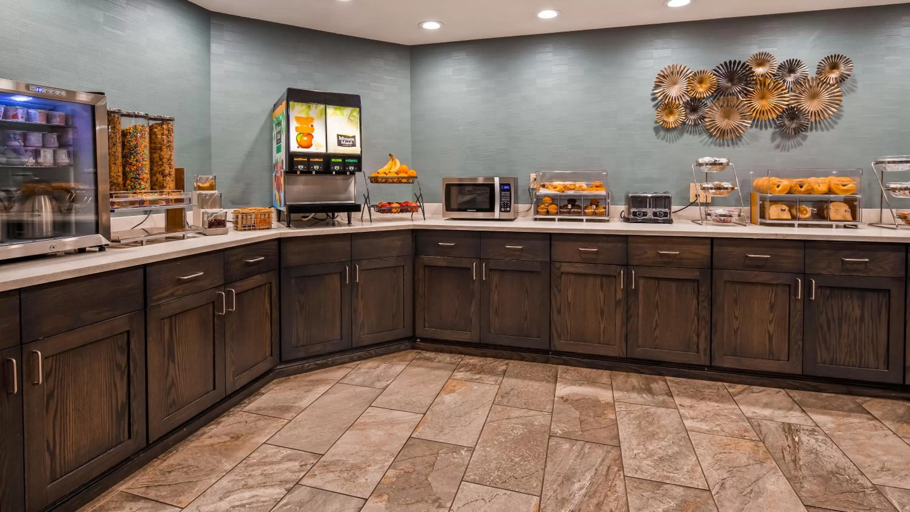 Food and drinks in Best Western Warren Hotel