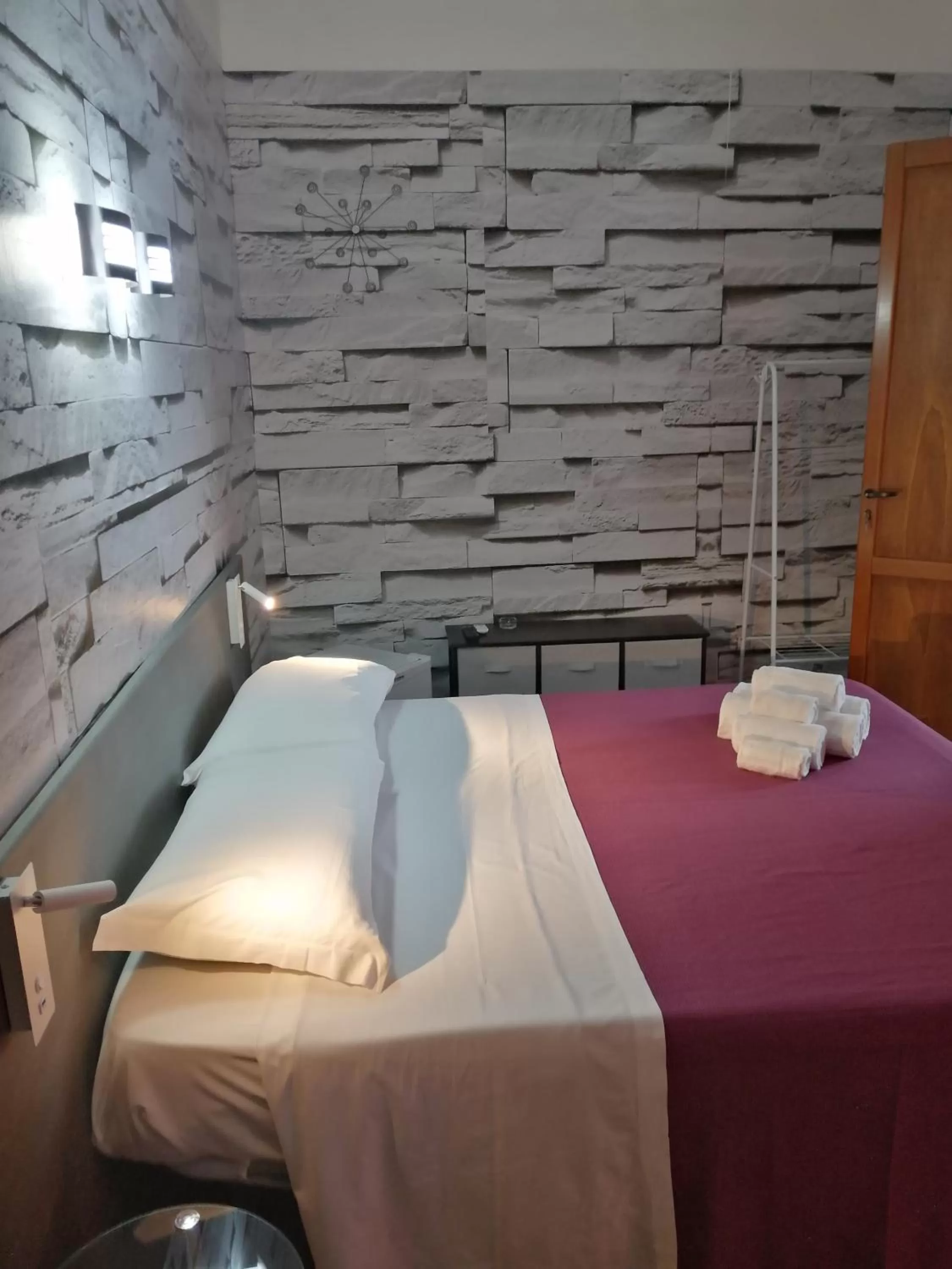 Bed in Le Rocce Holiday Rooms