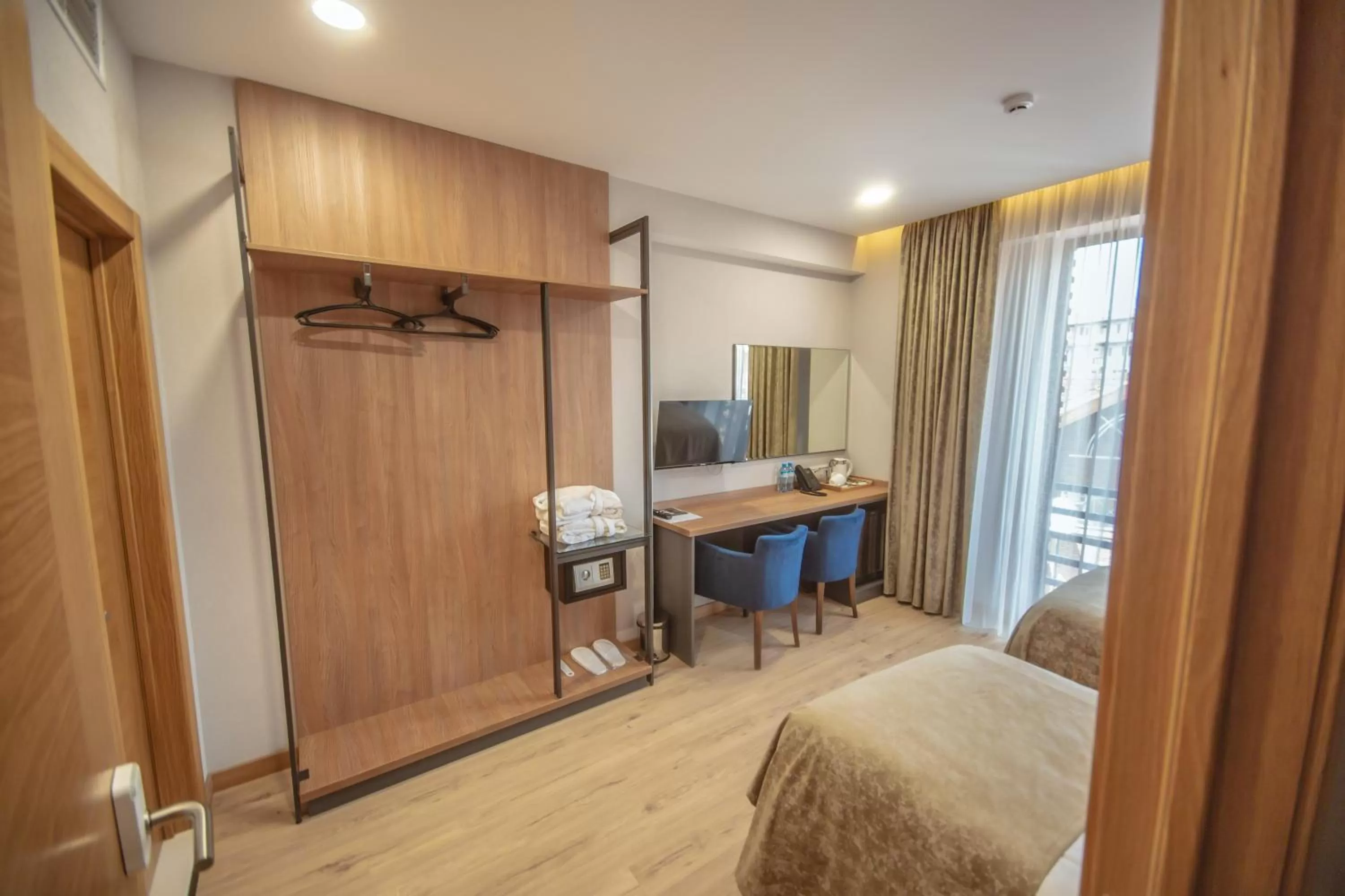 Bed, TV/Entertainment Center in Hotel Banovani