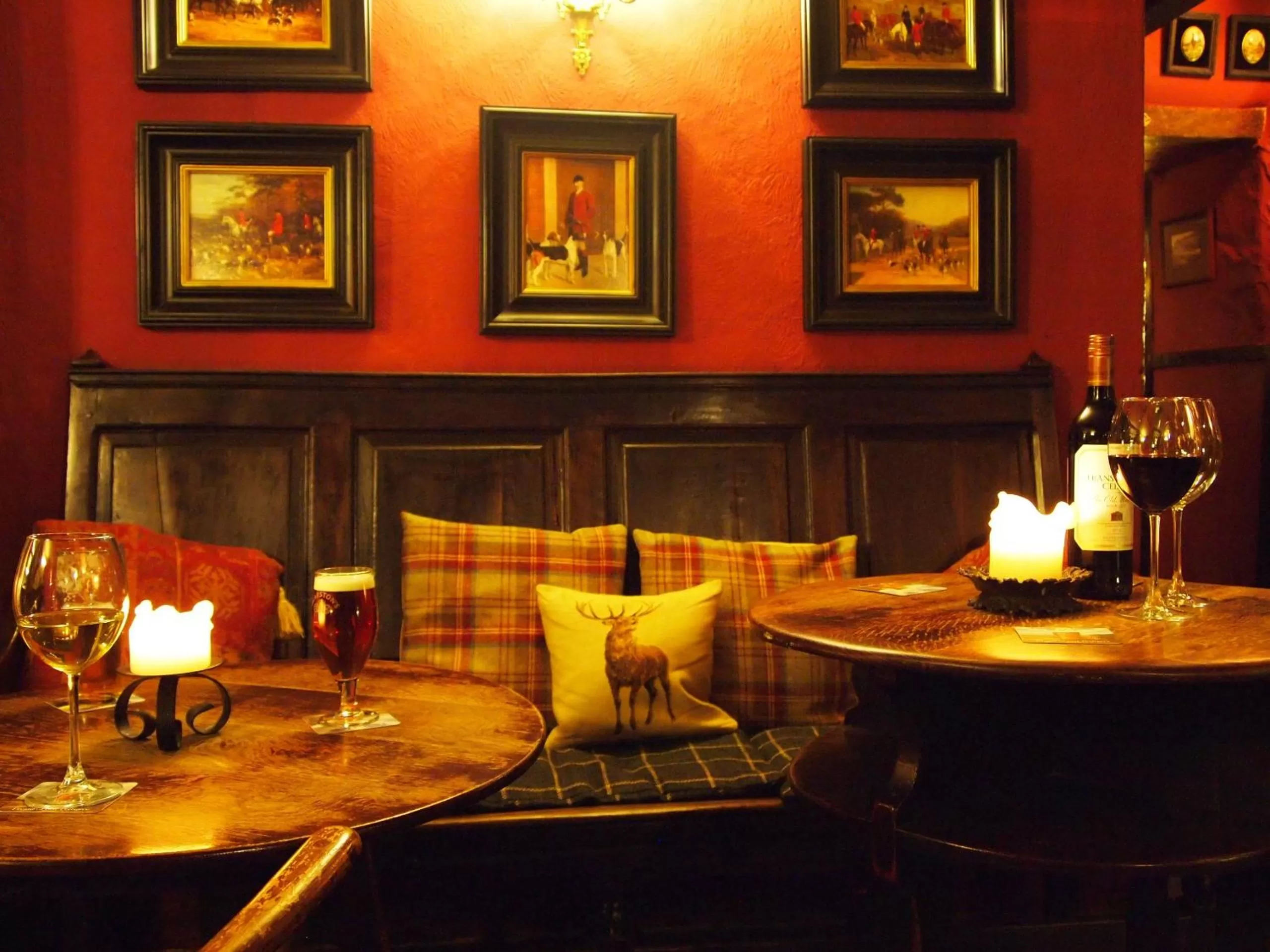 Lounge or bar in The Lamb Inn