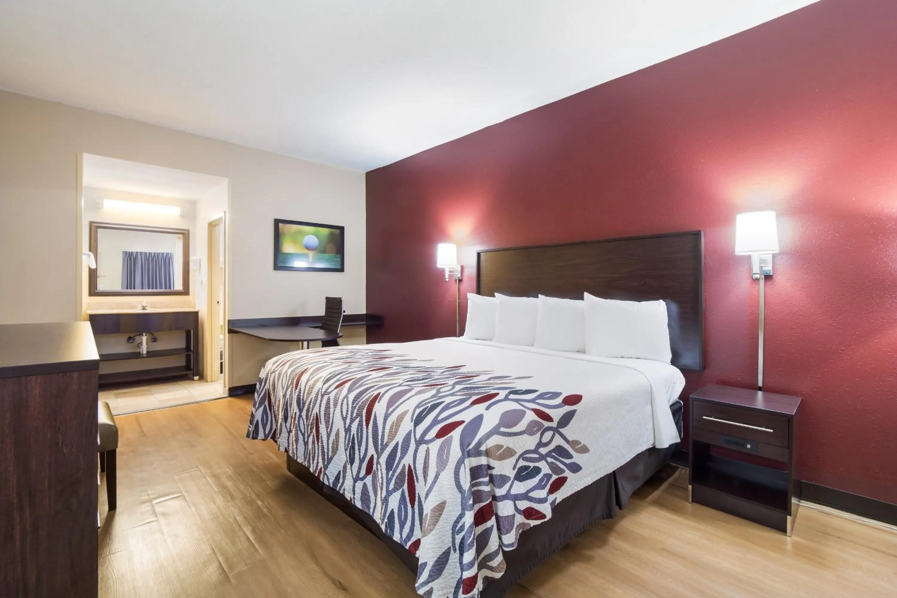 Photo of the whole room, Bed in Red Roof Inn Augusta – Washington Road
