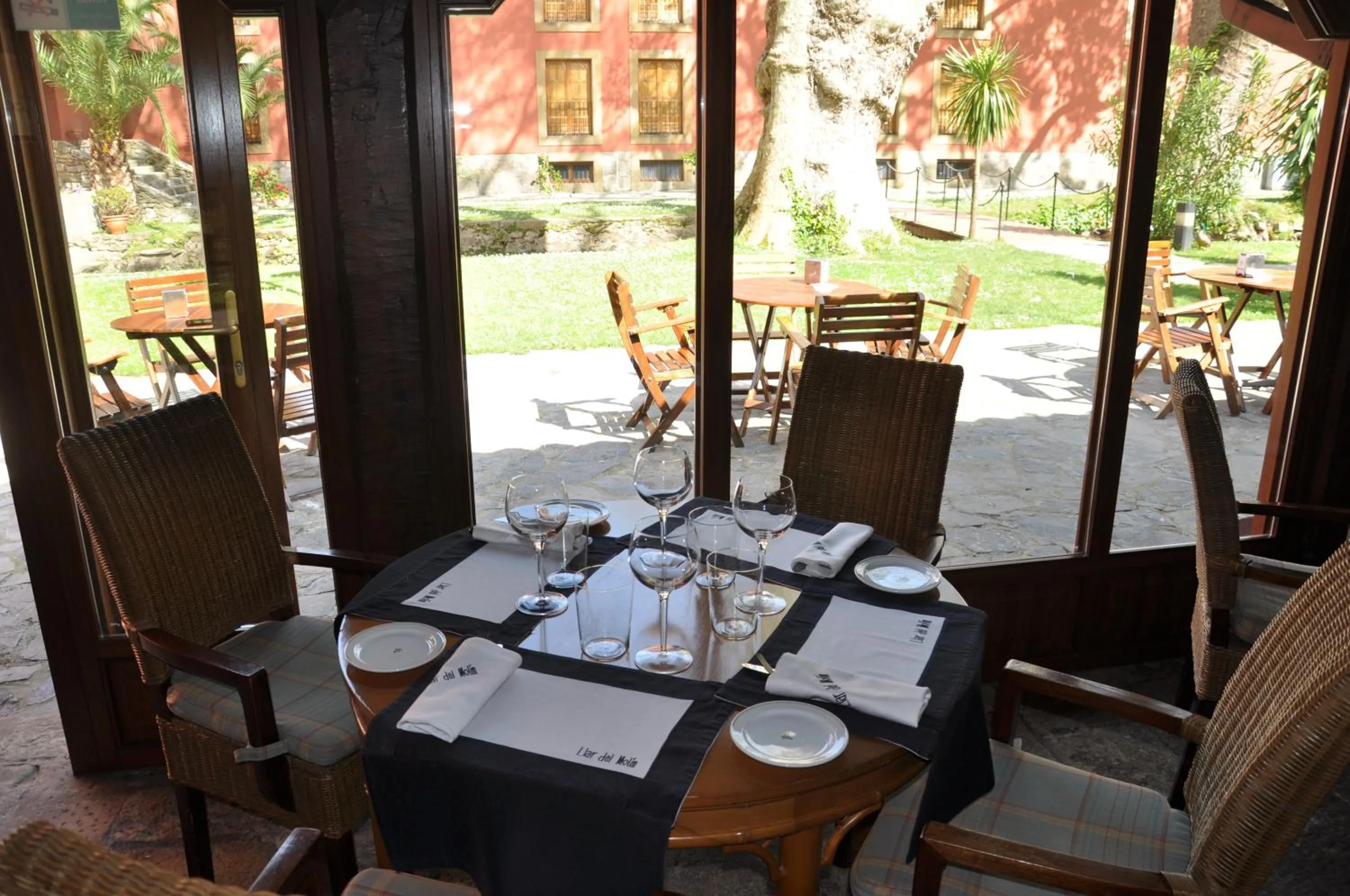 Restaurant/places to eat in Parador de Gijón