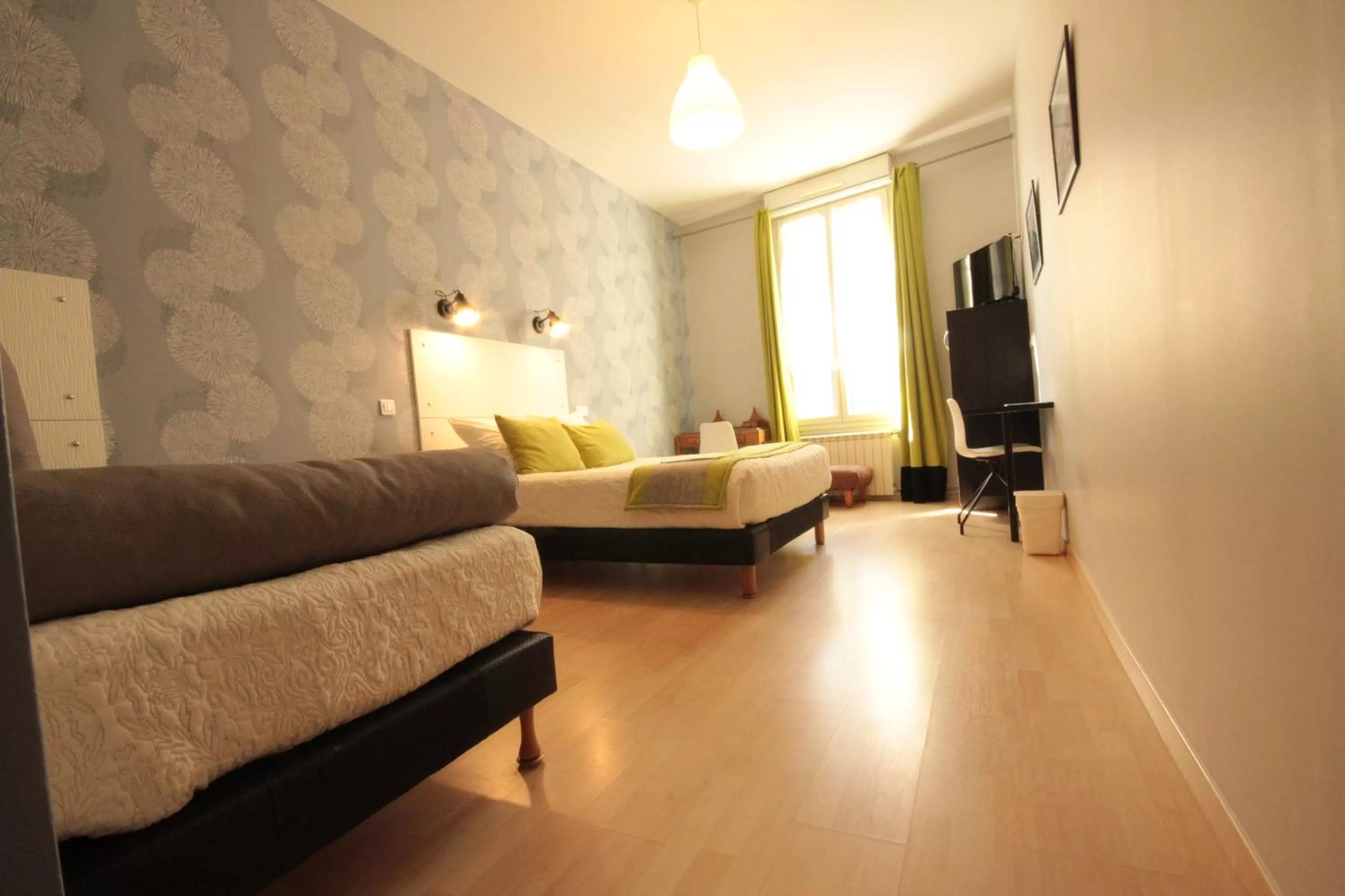 Bedroom in Hôtel Des Arts, Artisanal et Indépendant