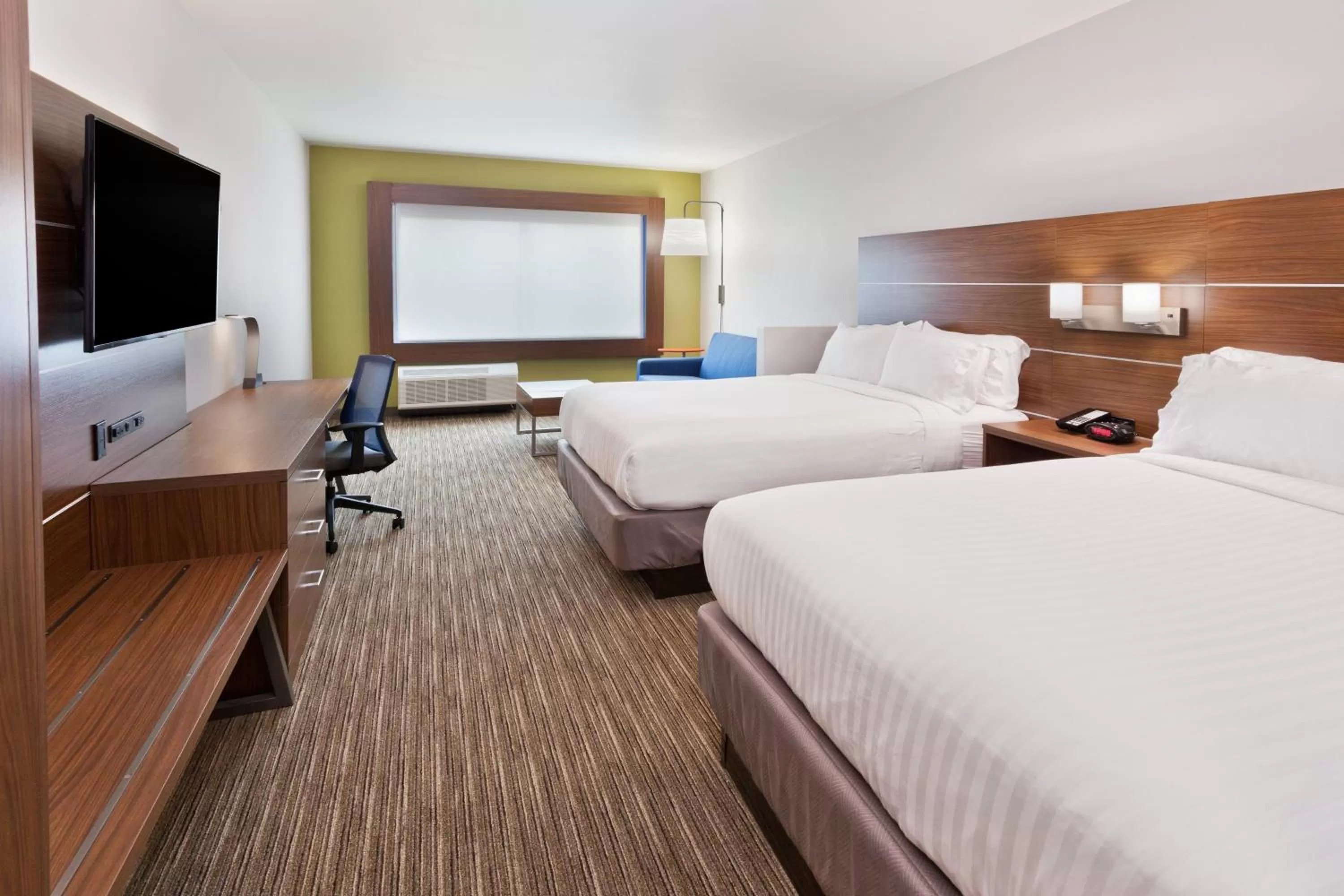 Bedroom, Bed in Holiday Inn Express & Suites - Cartersville by IHG