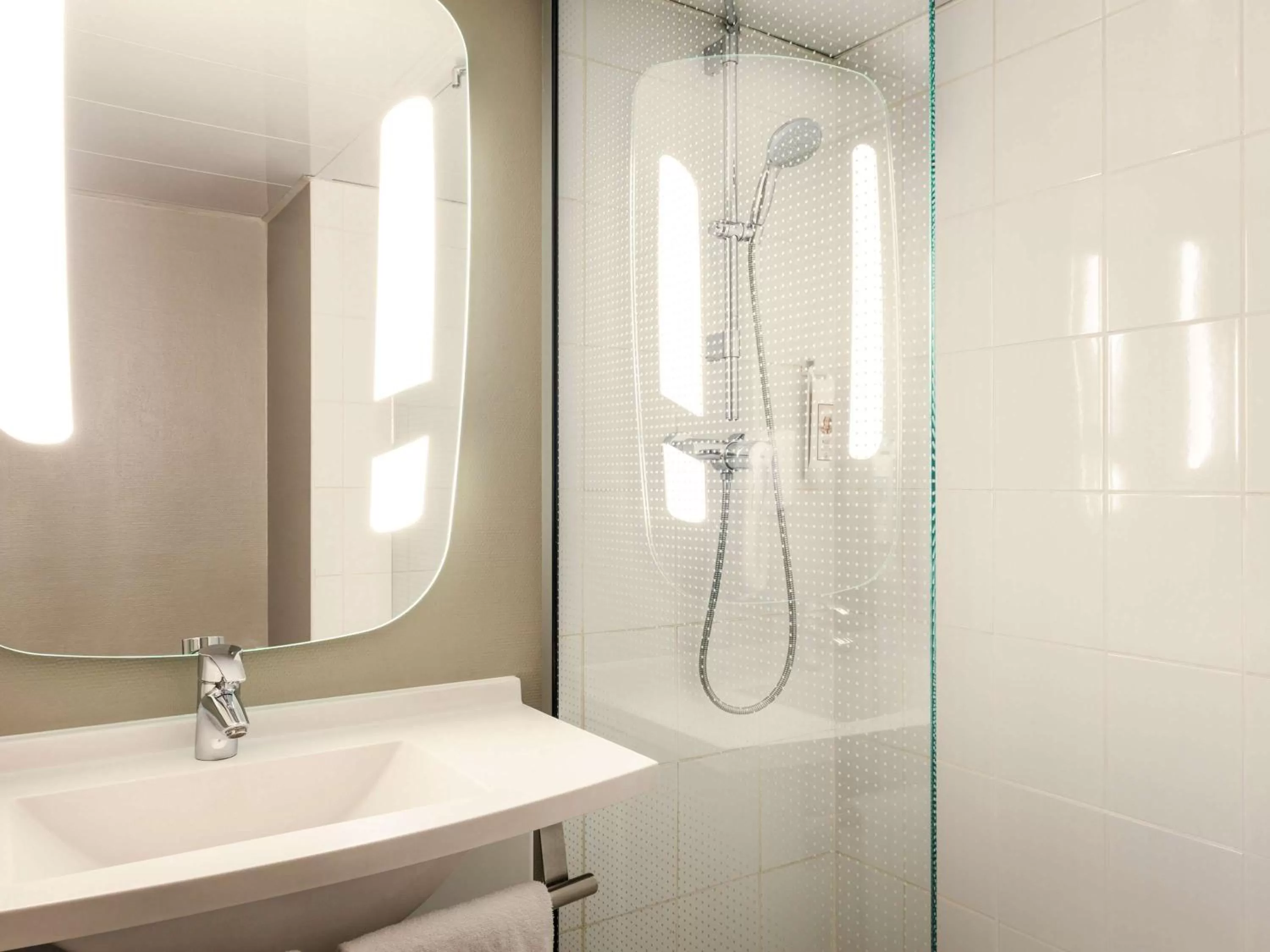 Photo of the whole room in ibis Bordeaux Centre - Gare Saint-Jean