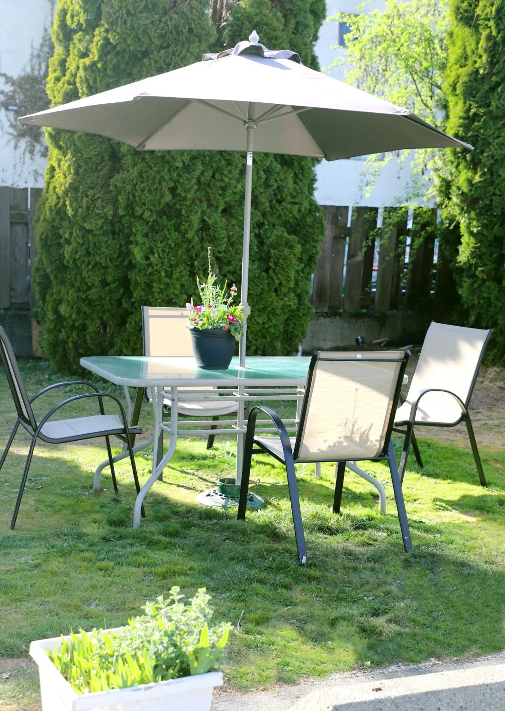 Patio in Duncan Motel