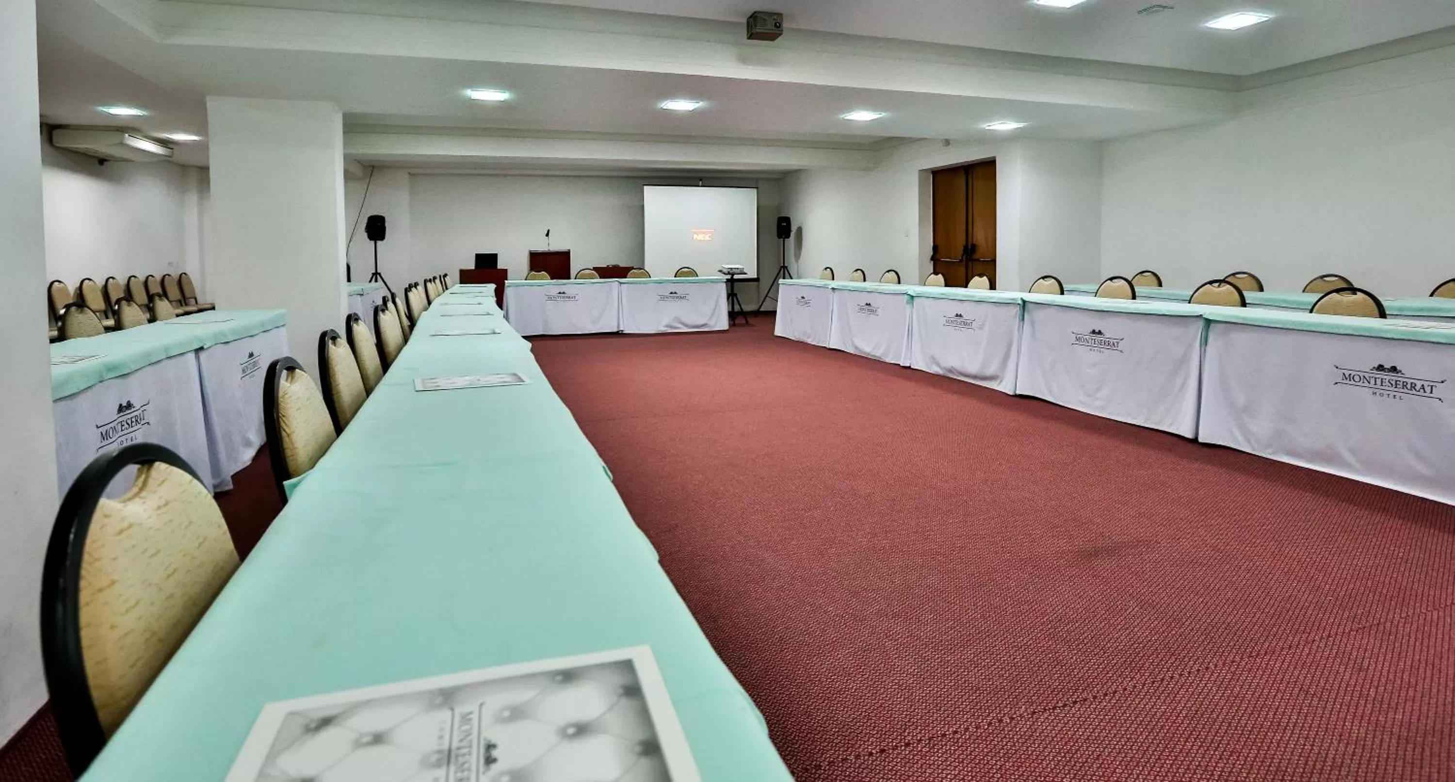 Business facilities in Monte Serrat Hotel