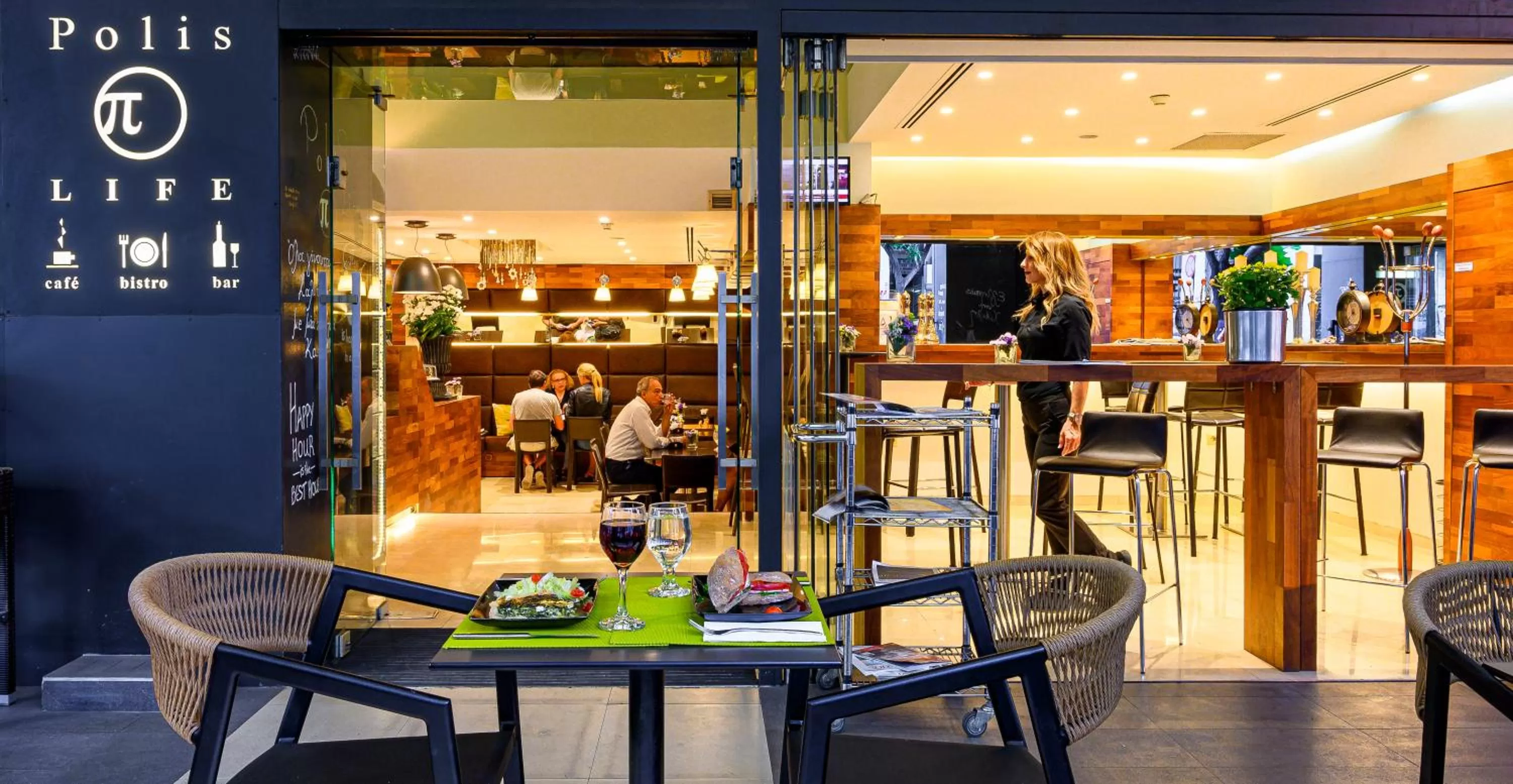 Restaurant/places to eat in Polis Grand Hotel