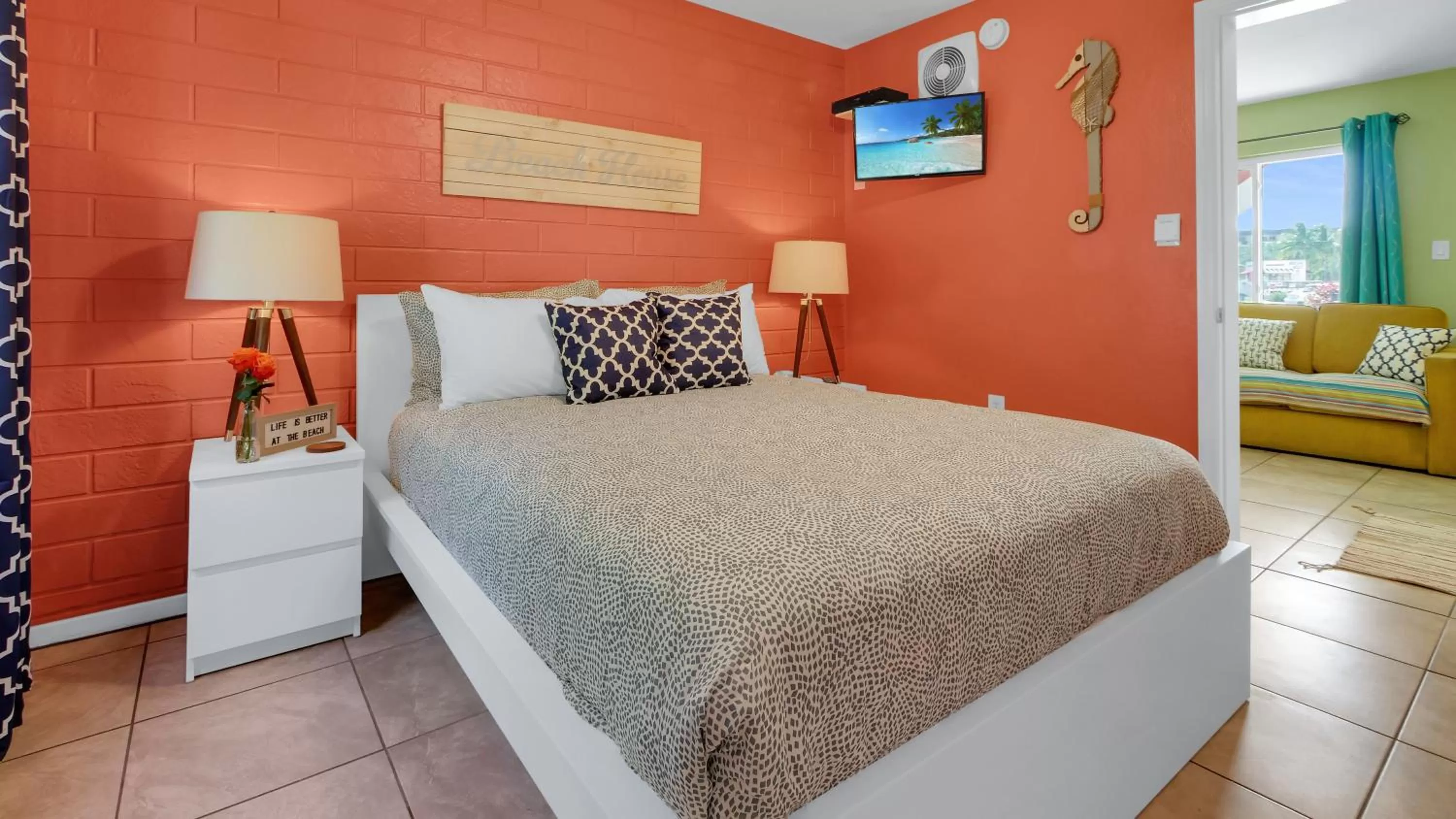 Bedroom, Bed in The Beach House - Treasure Island