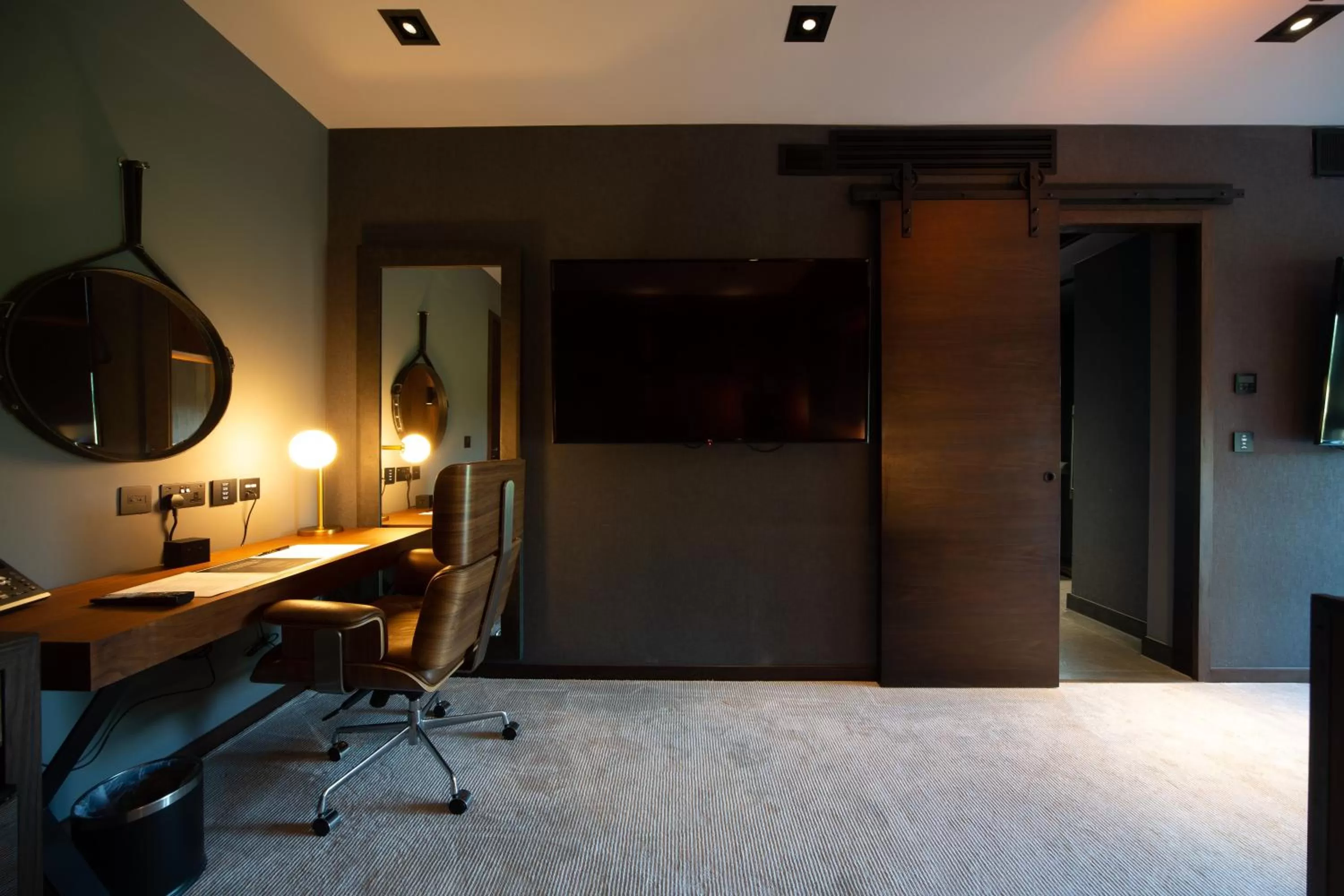 Living room, Bed in Cave Hotel & Golf Resort